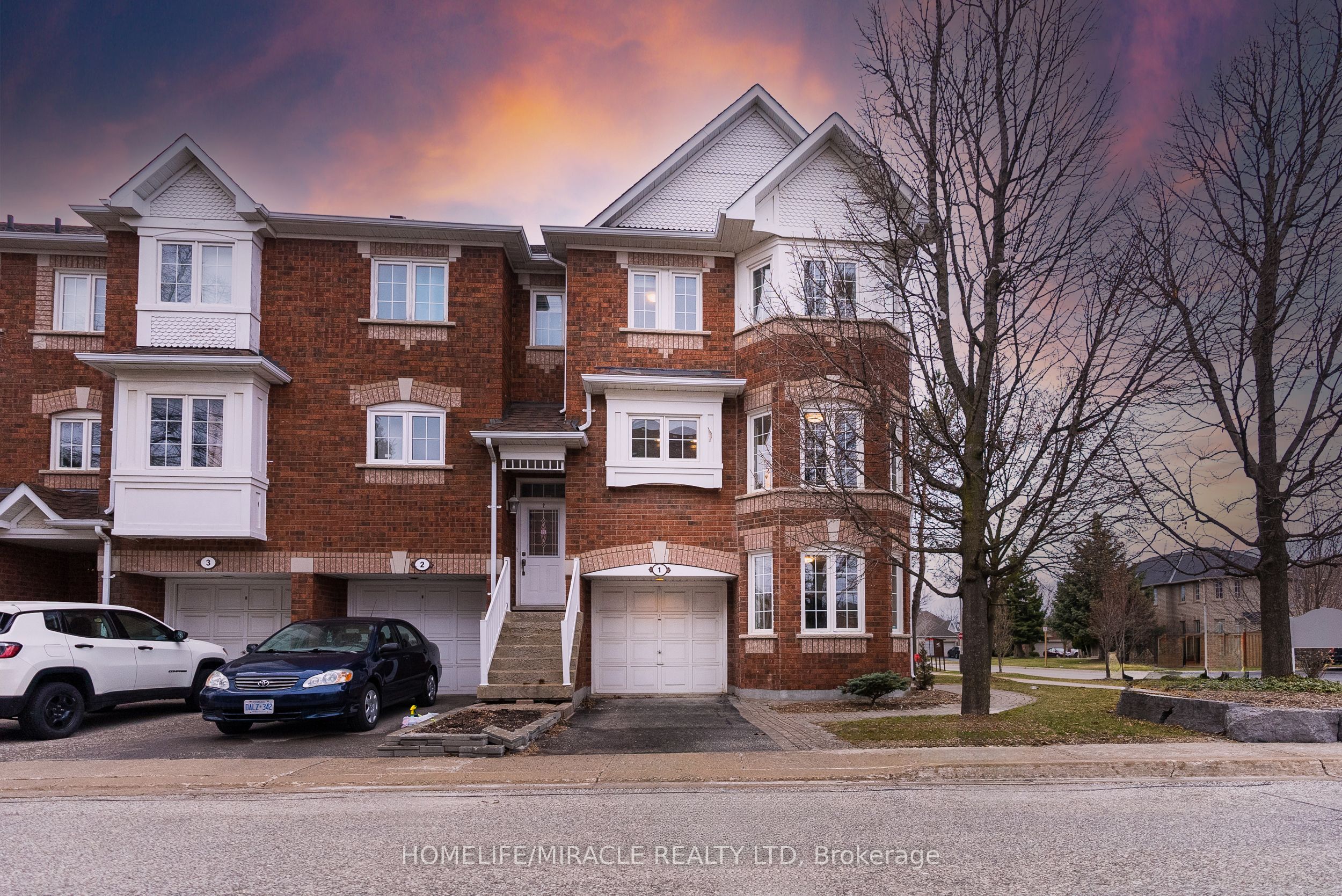 #01 - 6060 Snowy Owl Crescent, Mississauga, ON L5N 7K3