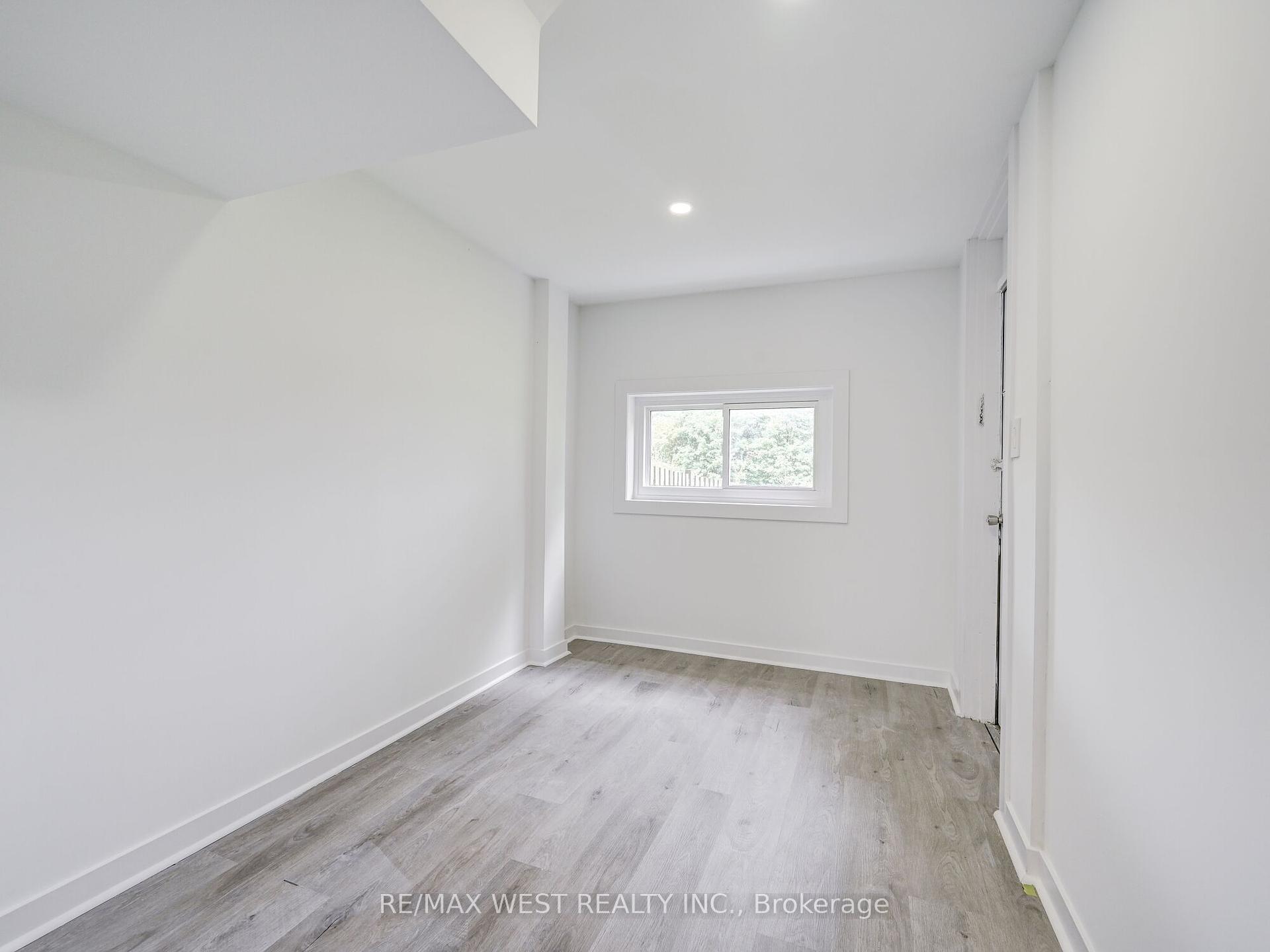 3 Bedrooms Condo at 22 Tandridge, Toronto For sale