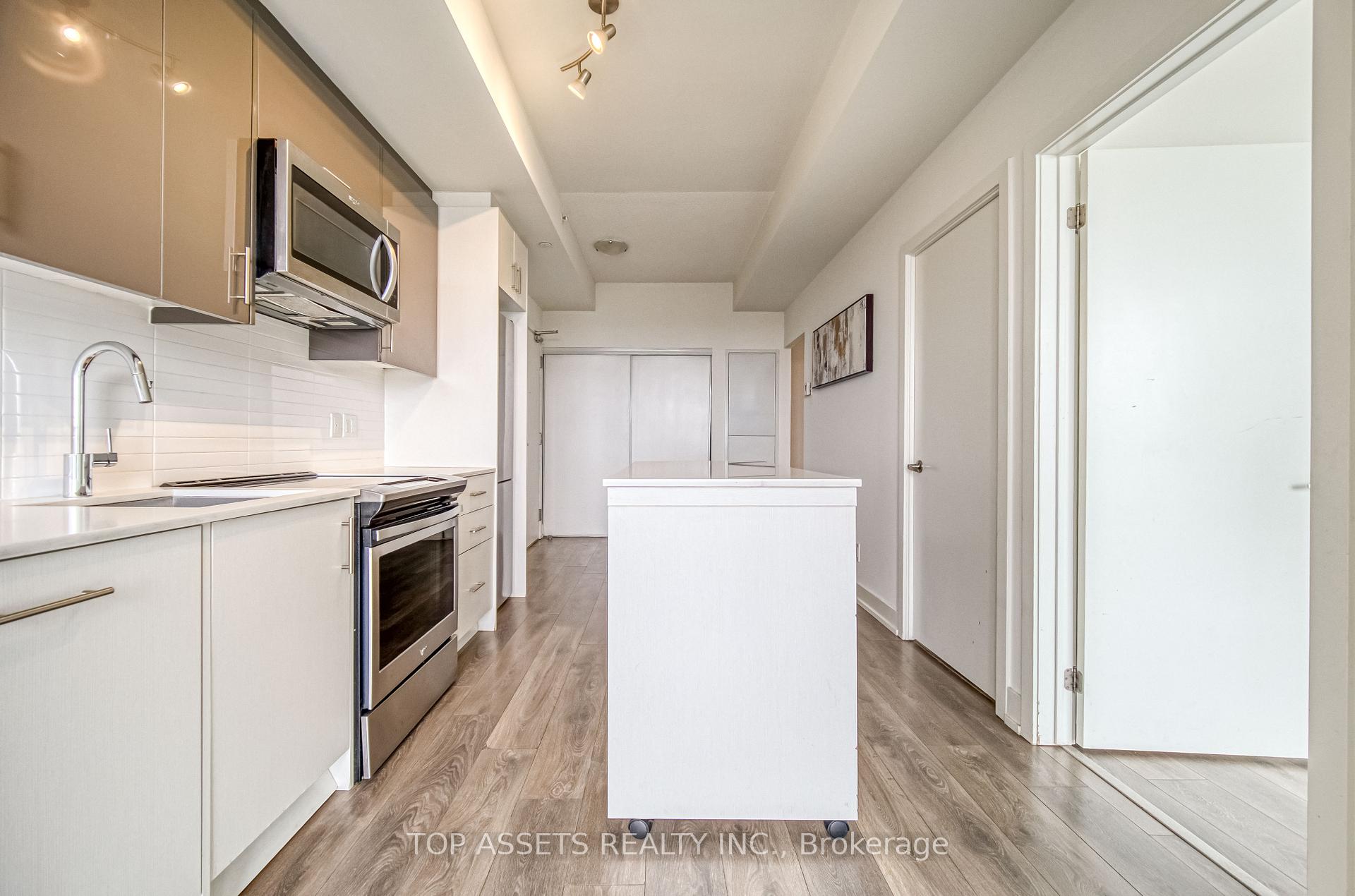 2 Bedrooms Condo at 180 Fairview Mall, Toronto For sale