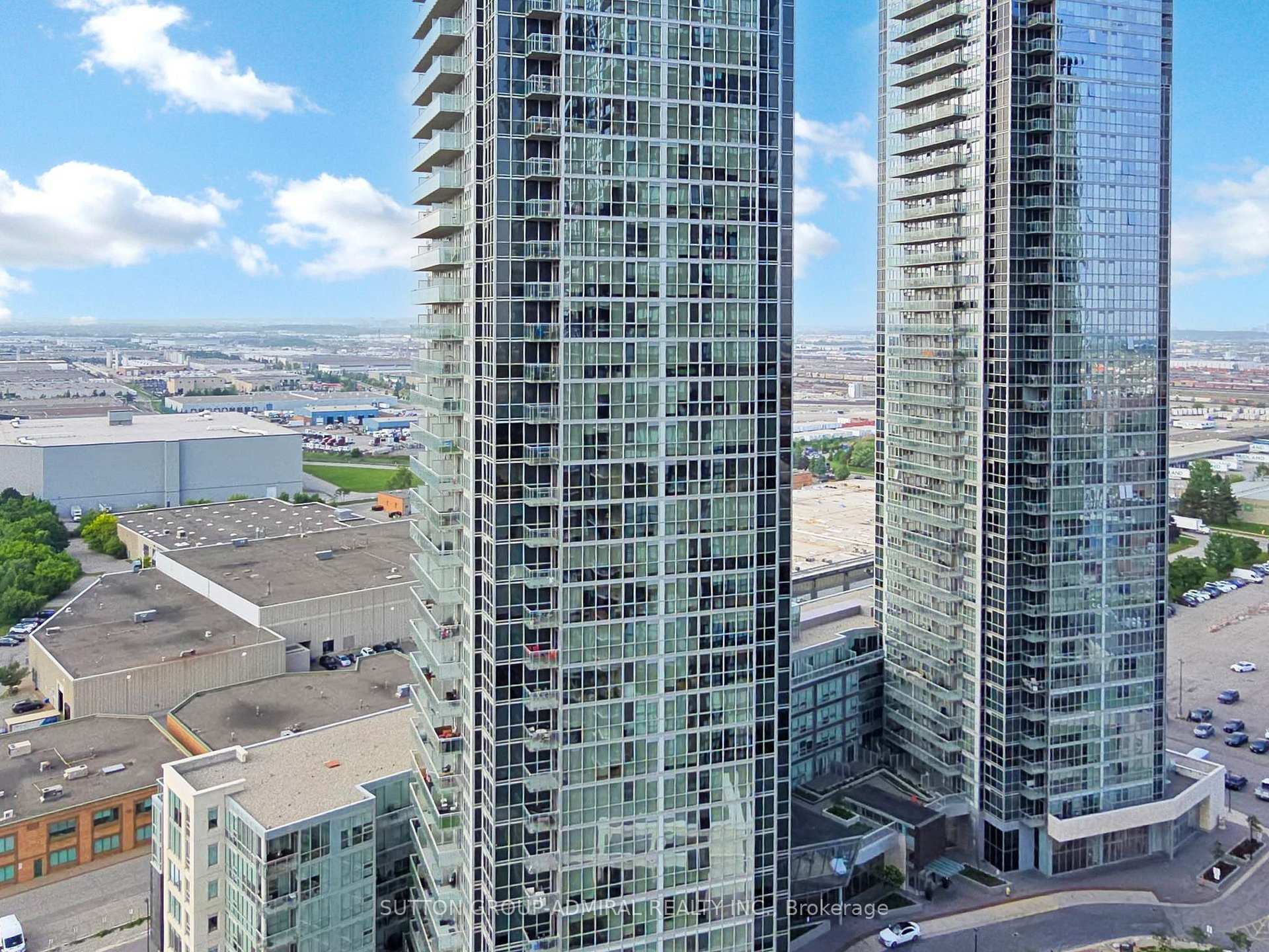 2 Bedrooms Condo at 2920 Hwy 7, Vaughan For sale