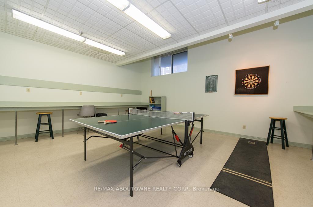 2 Bedrooms Condo at 1903 Pilgrims, Oakville For sale