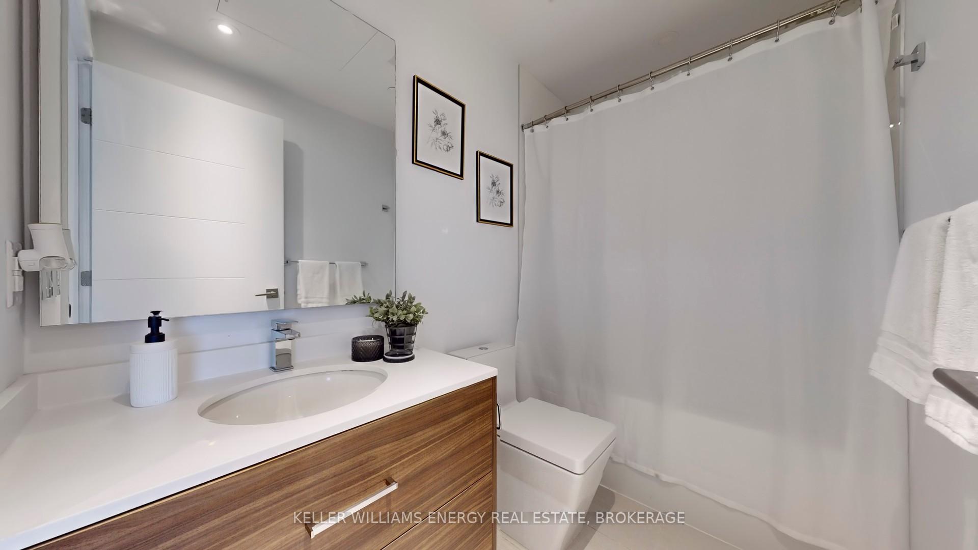 3 Bedrooms Condo at 488 University, Toronto For sale