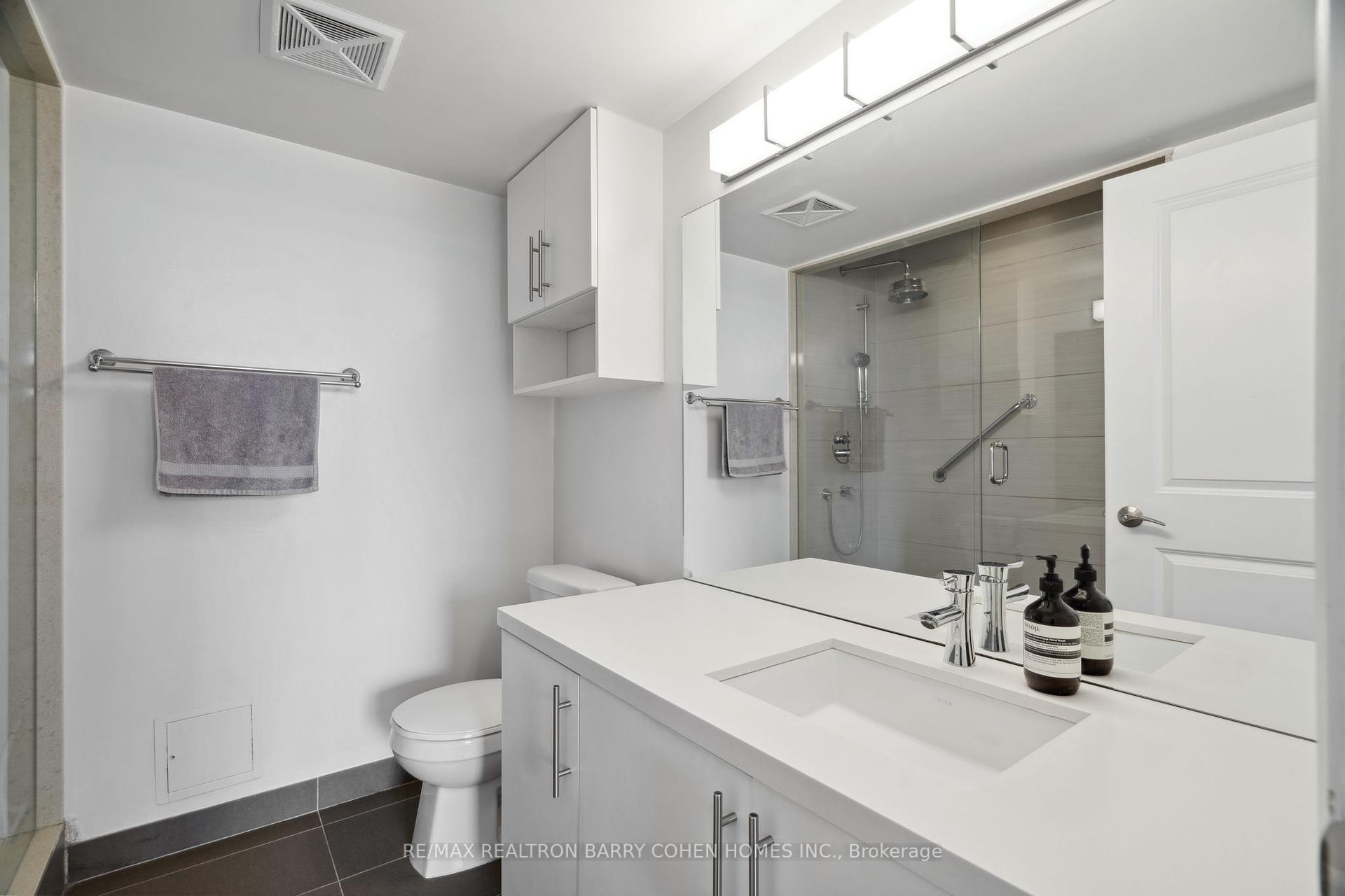 2 Bedrooms Condo at 500 St Clair, Toronto For sale