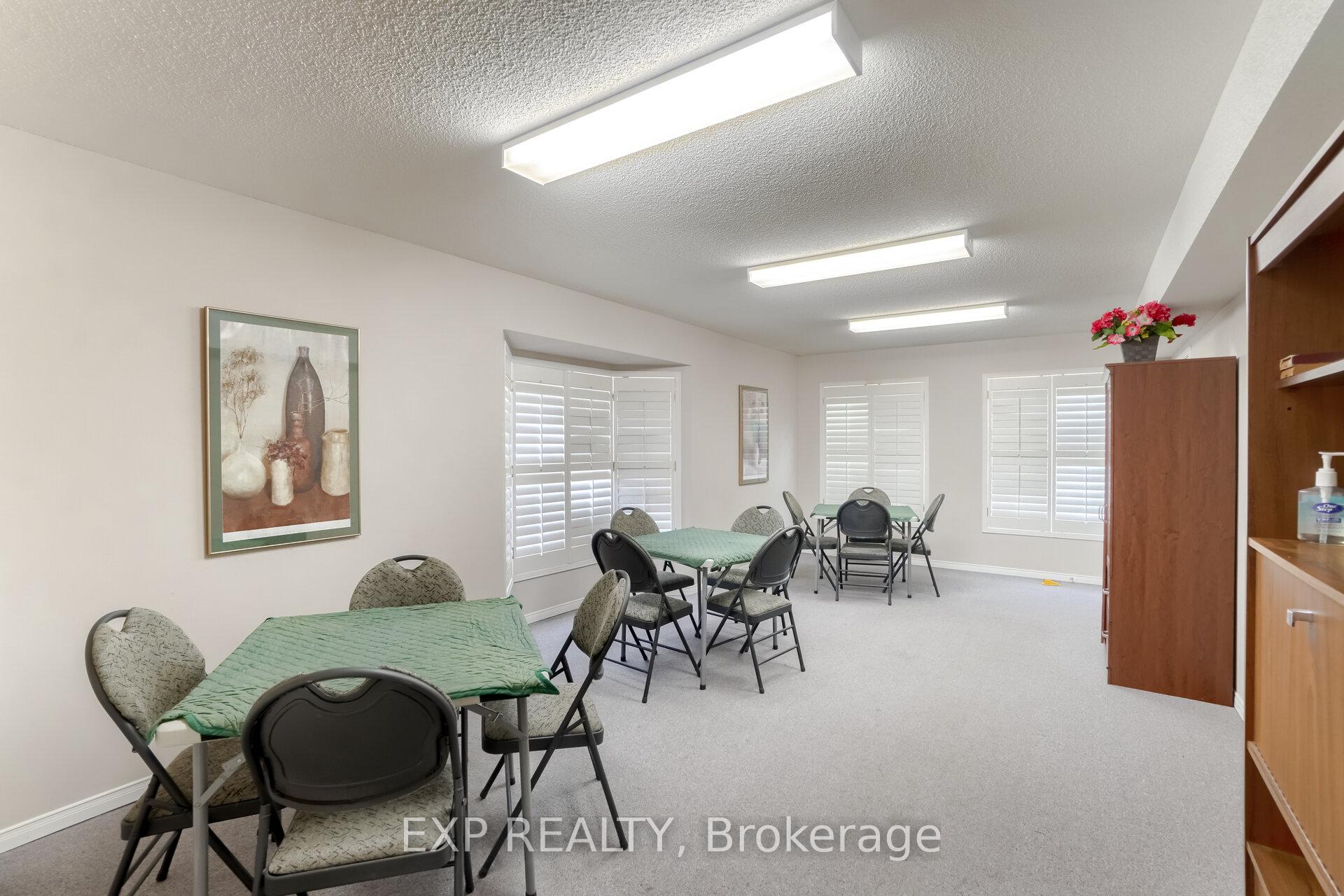 2 Bedrooms Condo at 216 Plains, Burlington For sale