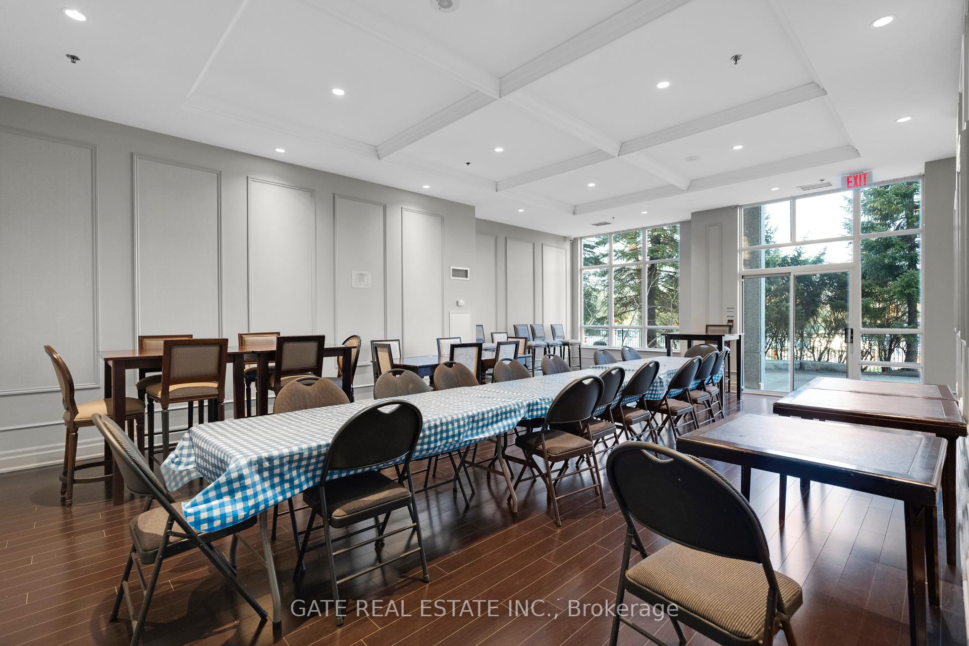 2 Bedrooms Condo at 38 Fontenay, Toronto For sale