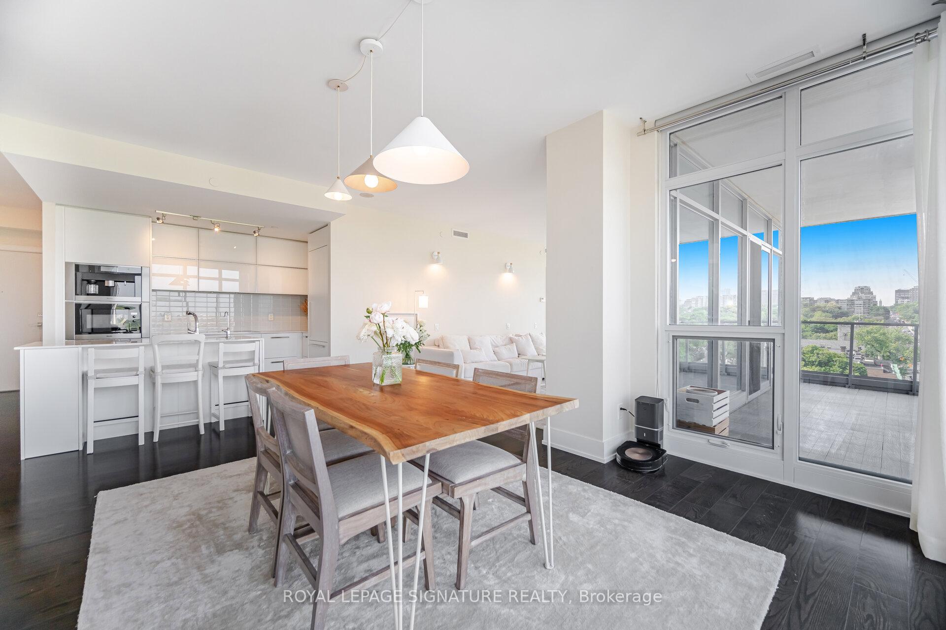 2 Bedrooms Condo at 170 Avenue, Toronto For sale