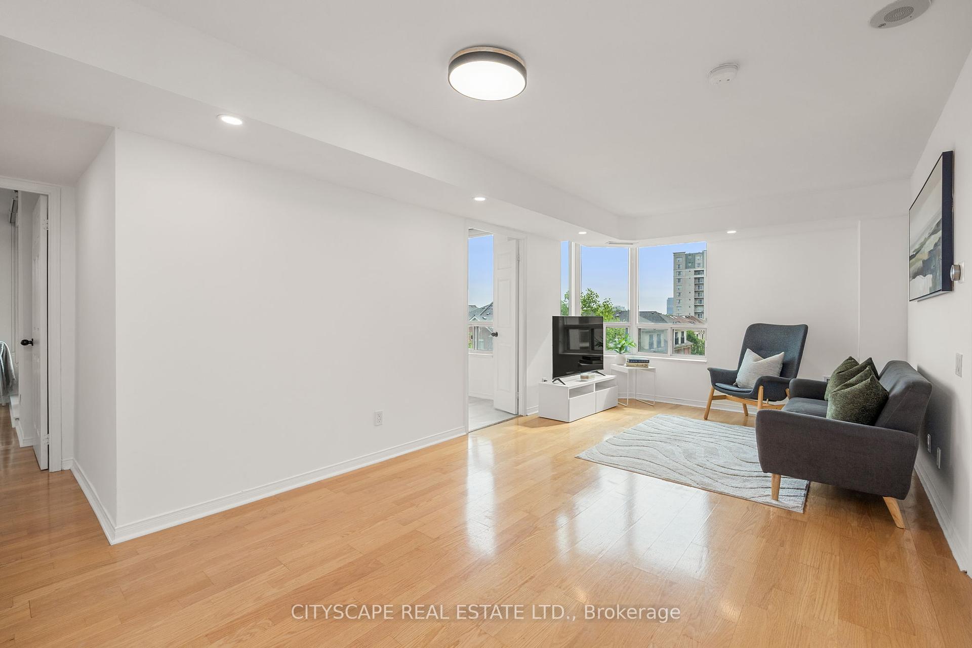 2 Bedrooms Condo at 5 Emerald, Vaughan For sale