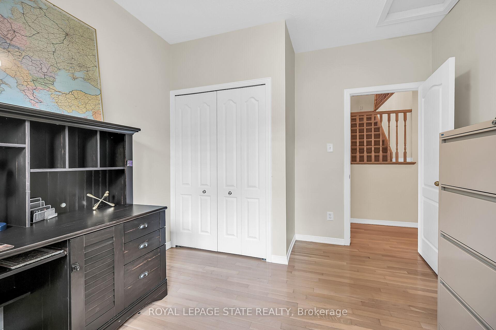 3 Bedrooms Condo at 212 Stonehenge,  Hamilton For sale