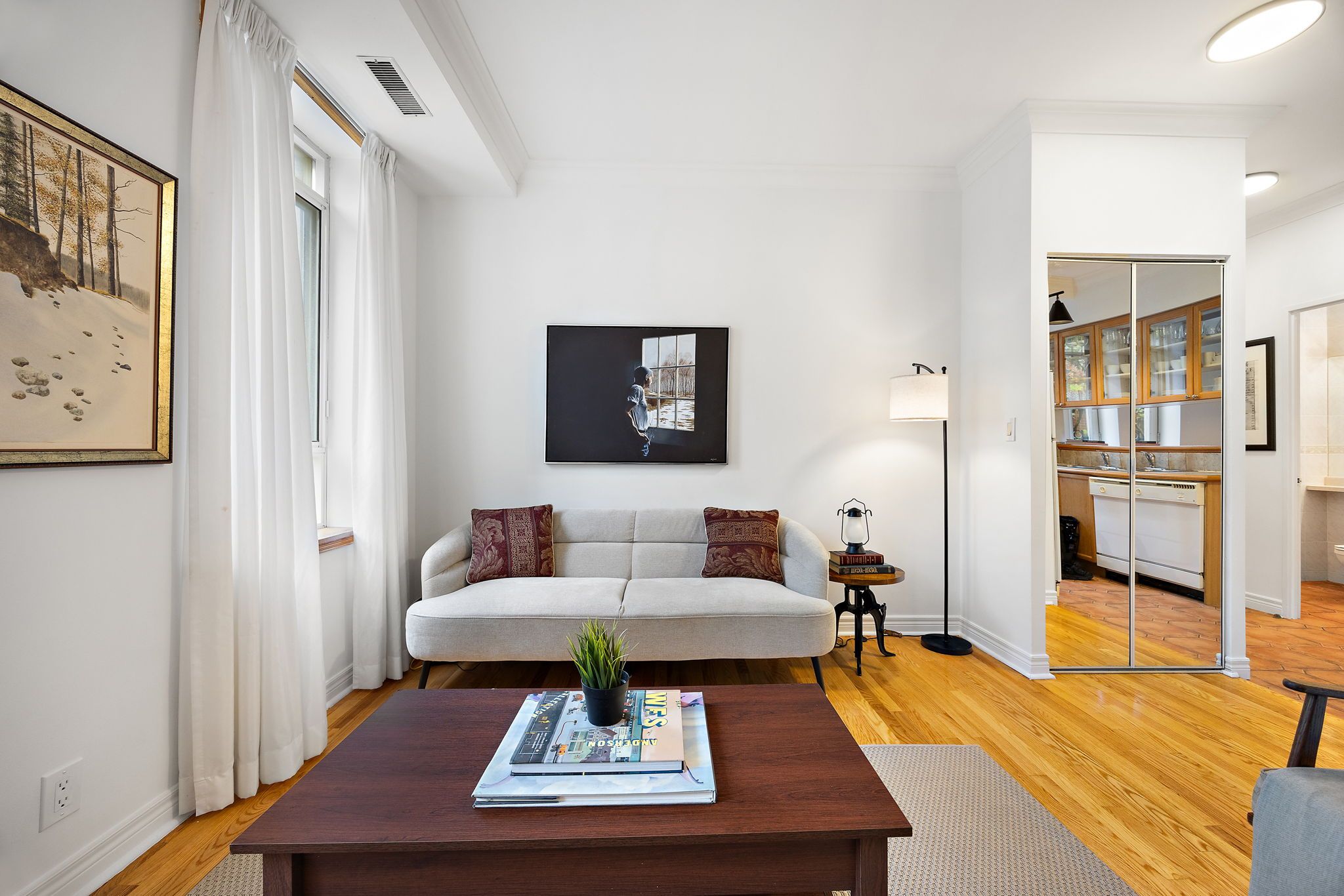 135 Maitland Street W 205