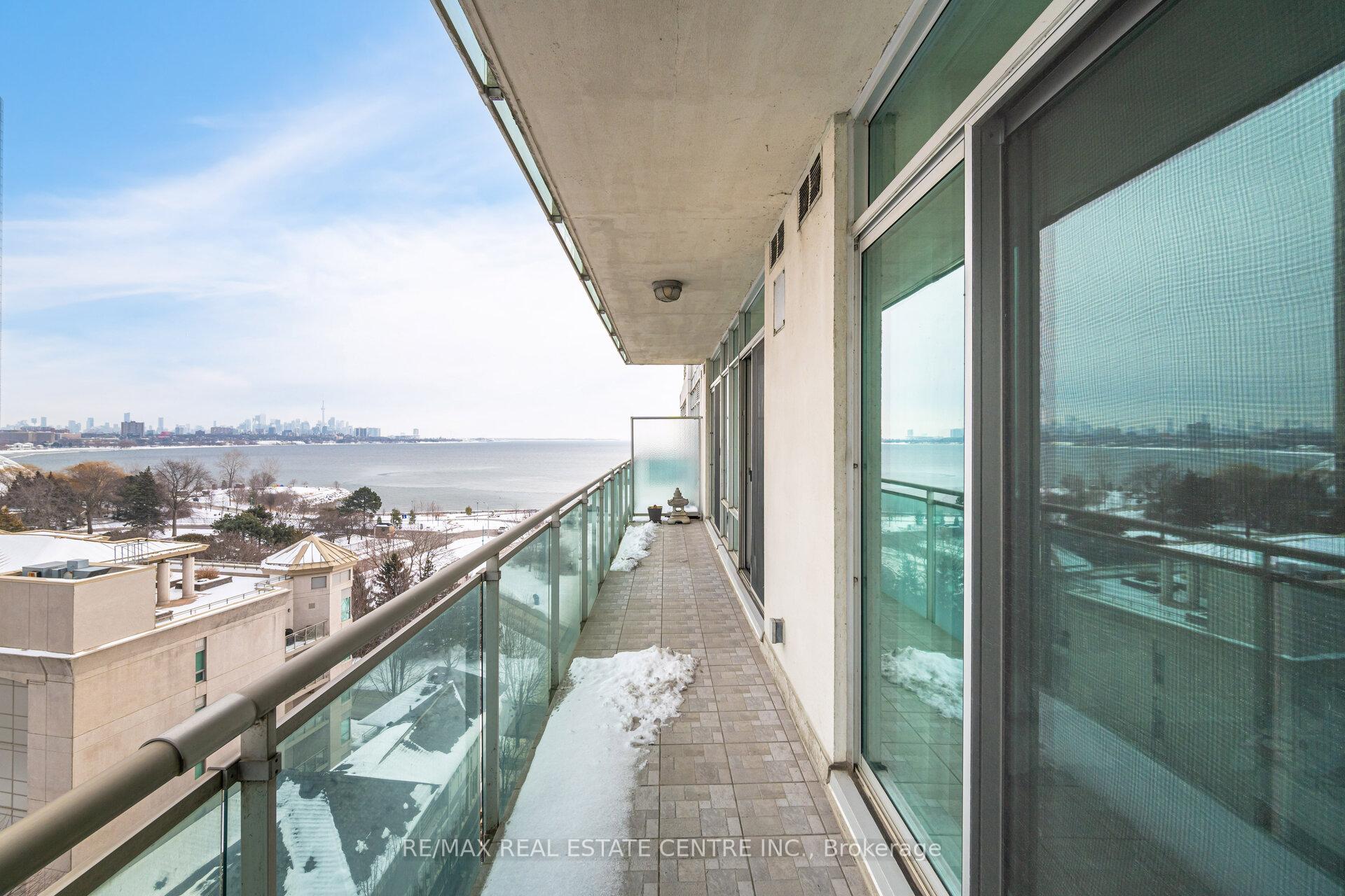 2 Bedrooms Condo at 5 Marine Parade,  Toronto For sale