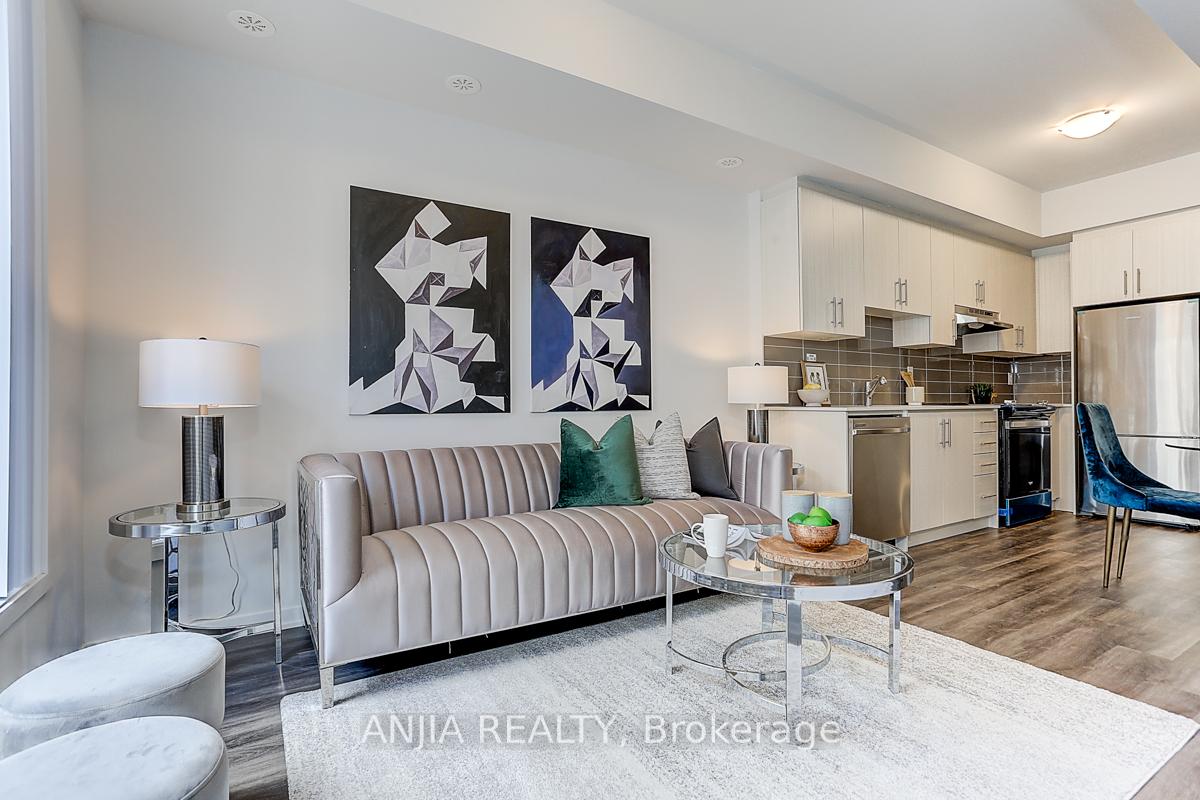 2 Bedrooms Condo at 5 William Jackson, Toronto For sale