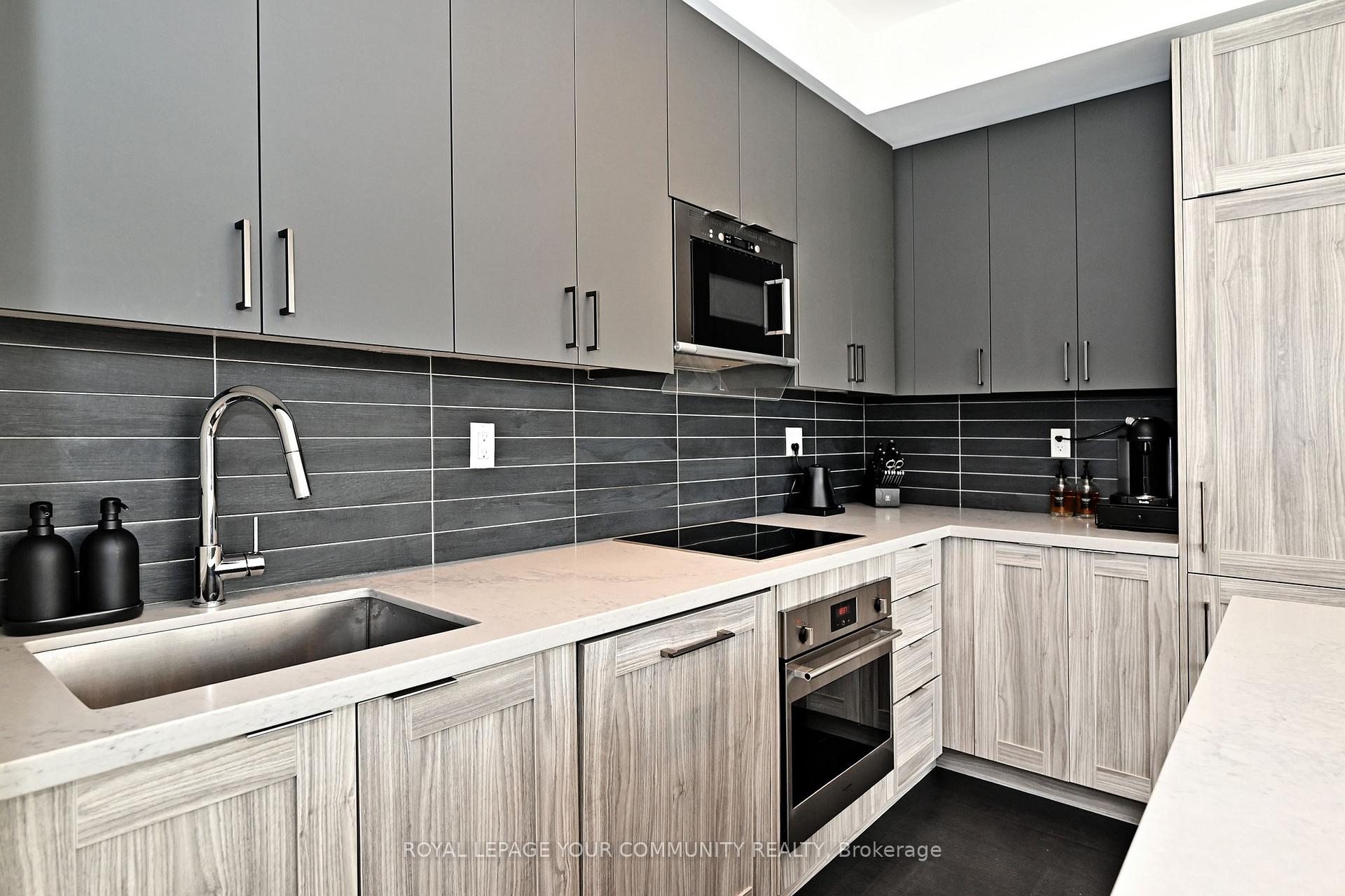 2 Bedrooms Condo at 2908 Highway 7, Vaughan For sale