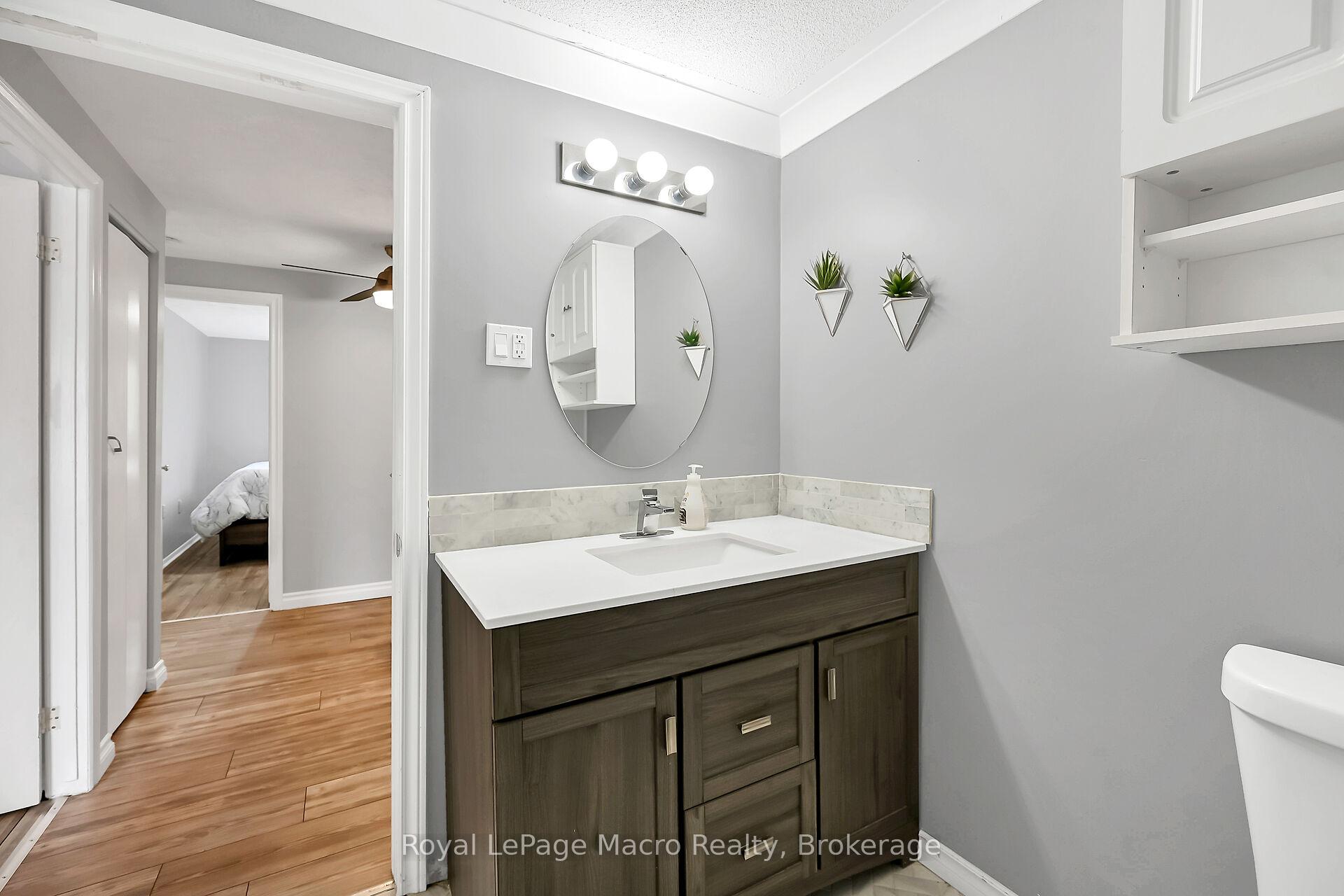 3 Bedrooms Condo at 10 Angus, Hamilton For sale