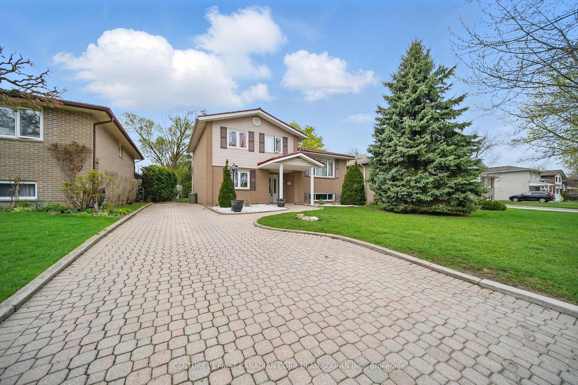 104 Antrim Crescent, London South, ON N6E 1G8