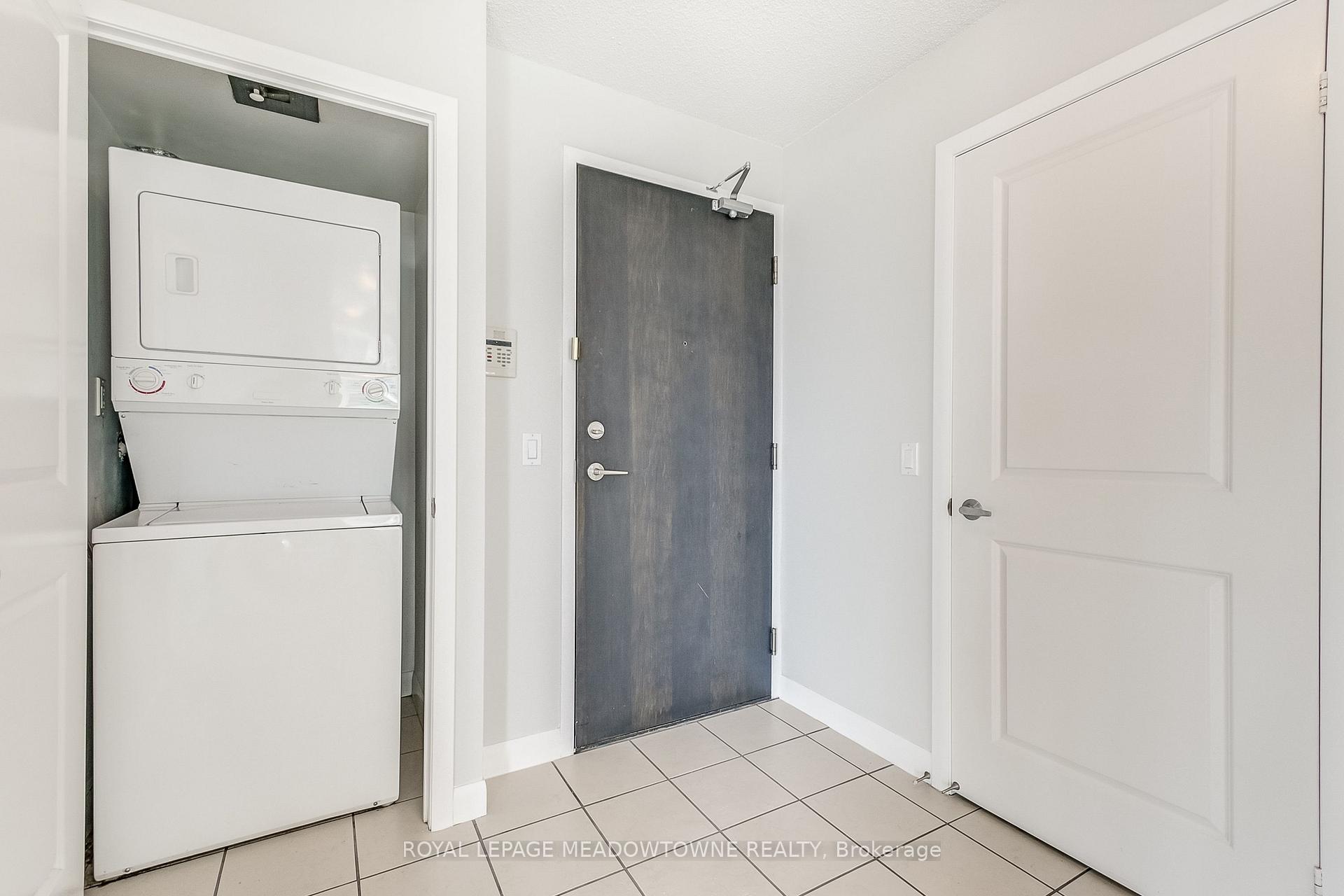 2 Bedrooms Condo at 225 Sherway Gardens, Toronto For sale