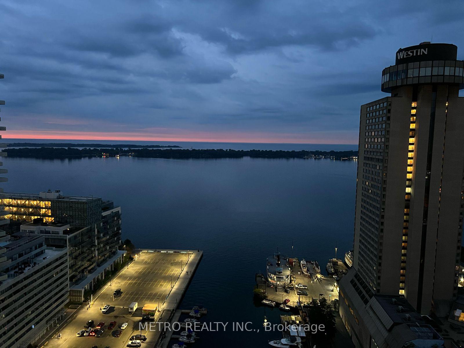 2 Bedrooms Condo at 10 Yonge, Toronto For sale