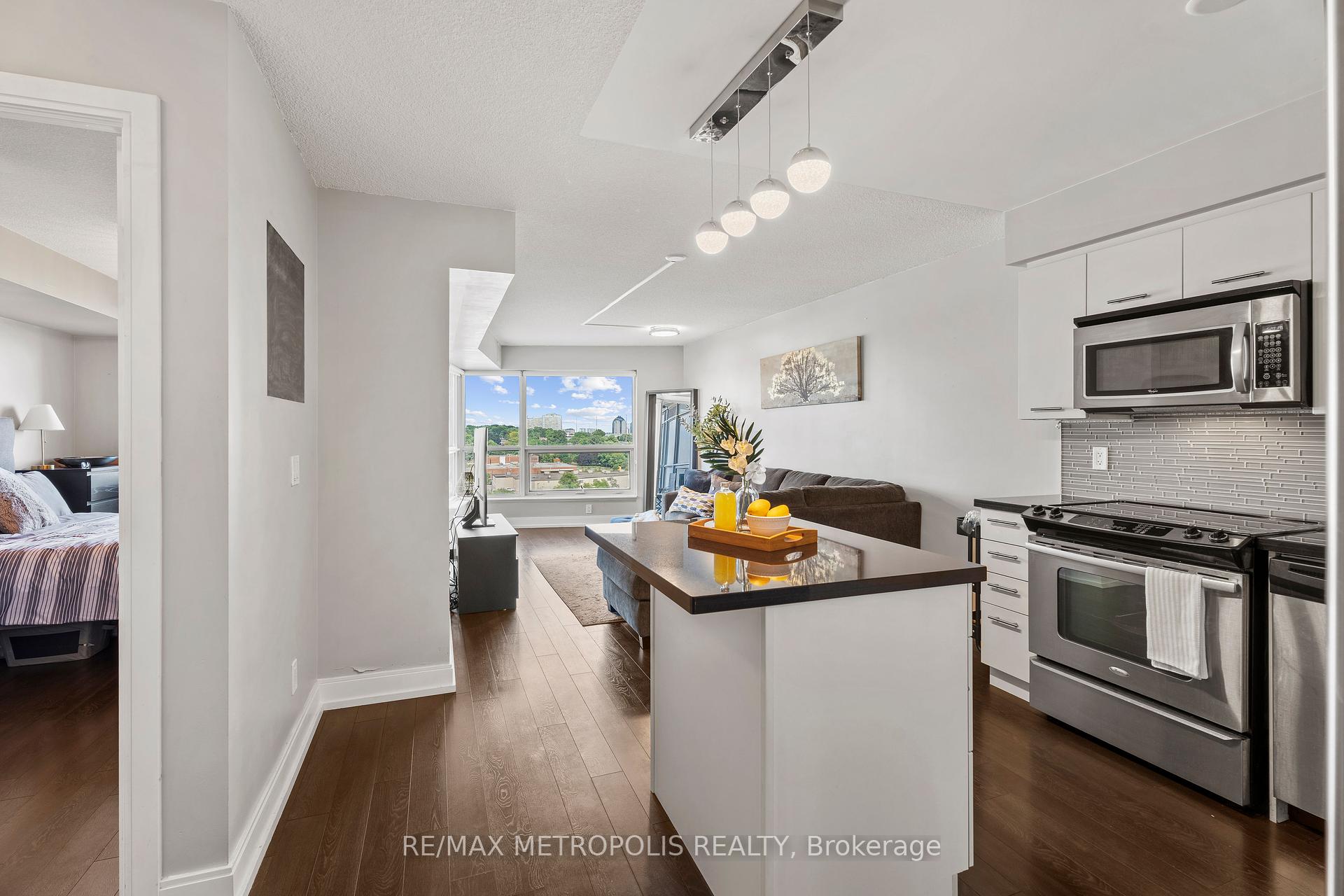 1 Bedroom Condo at 135 Village Green, Toronto For sale