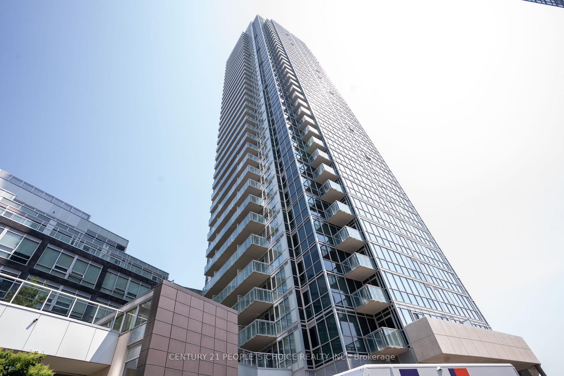 3 Bedrooms Condo at 2908 Highway 7, Vaughan For sale