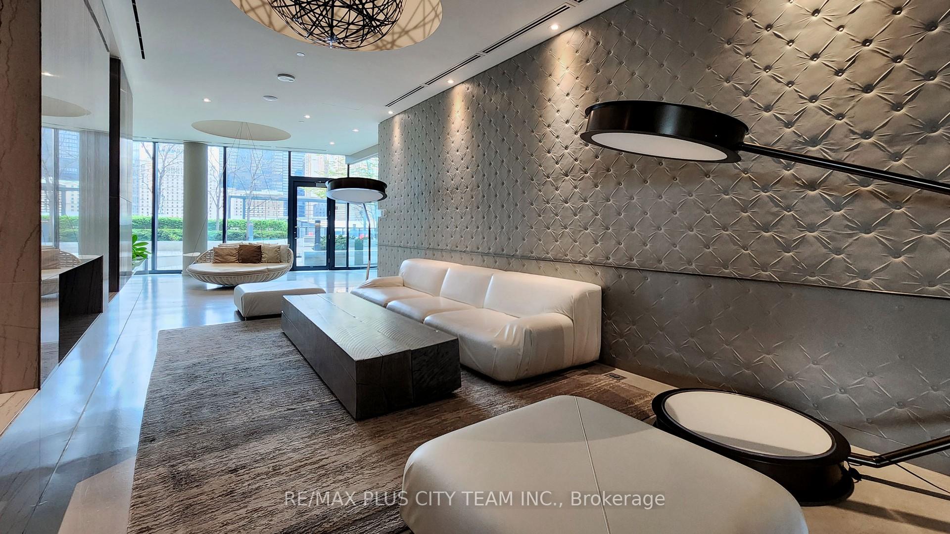 2 Bedrooms Condo at 100 Harbour, Toronto For sale