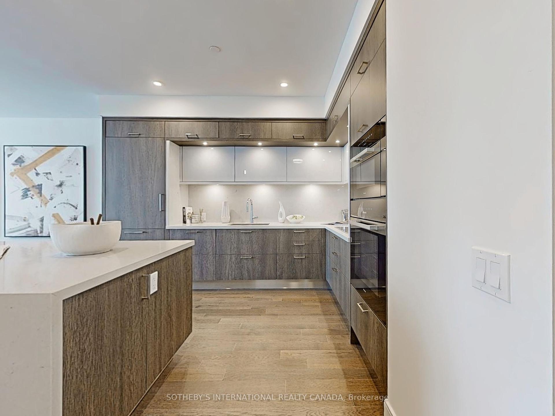 3 Bedrooms Condo at 30 Inn On the Park, Toronto For sale
