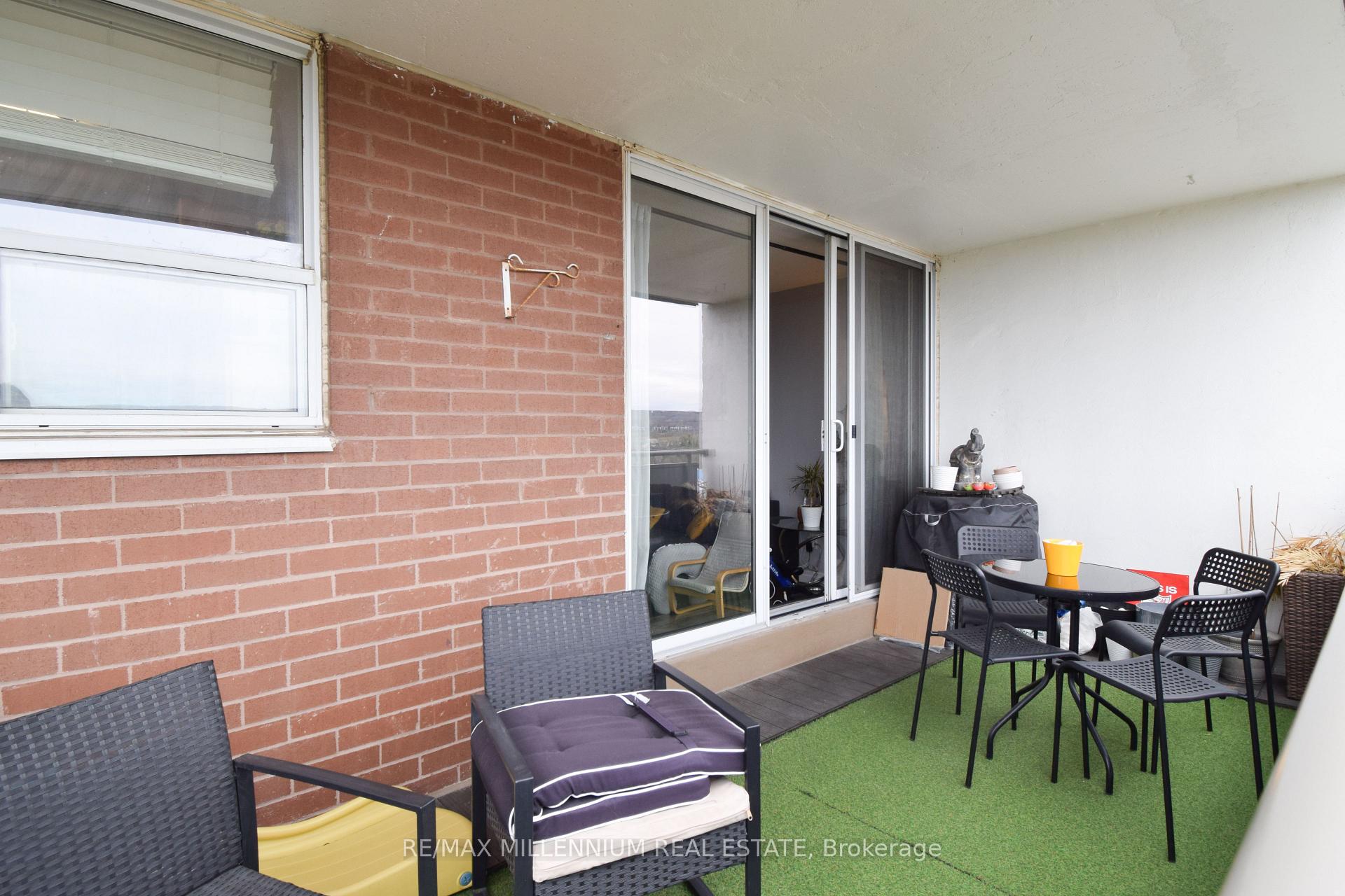 2 Bedrooms Condo at 1425 Ghent,  Burlington For sale