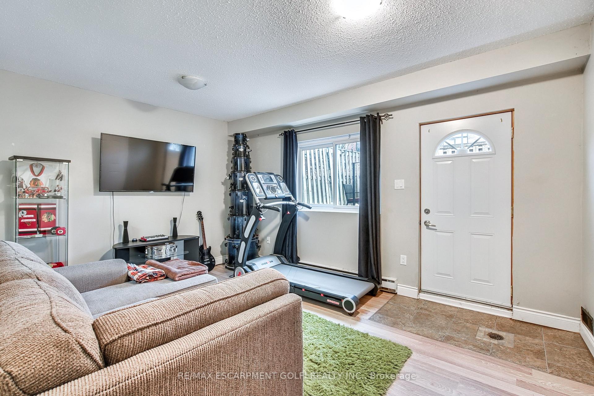 4 Bedrooms Condo at 23 WATSONS, Hamilton For sale