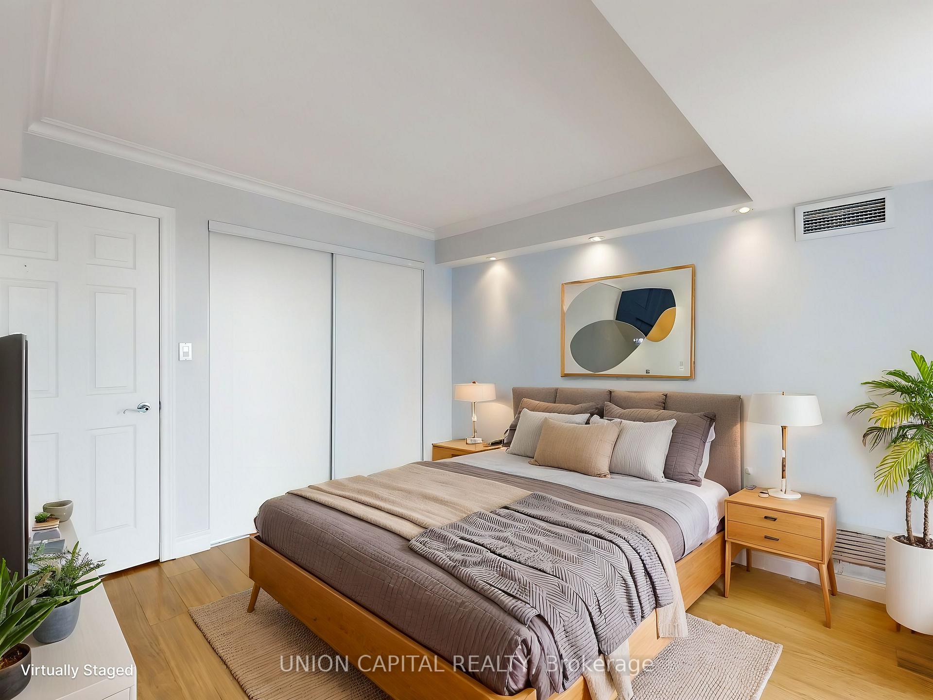 3 Bedrooms Condo at 28 Hollywood, Toronto For sale