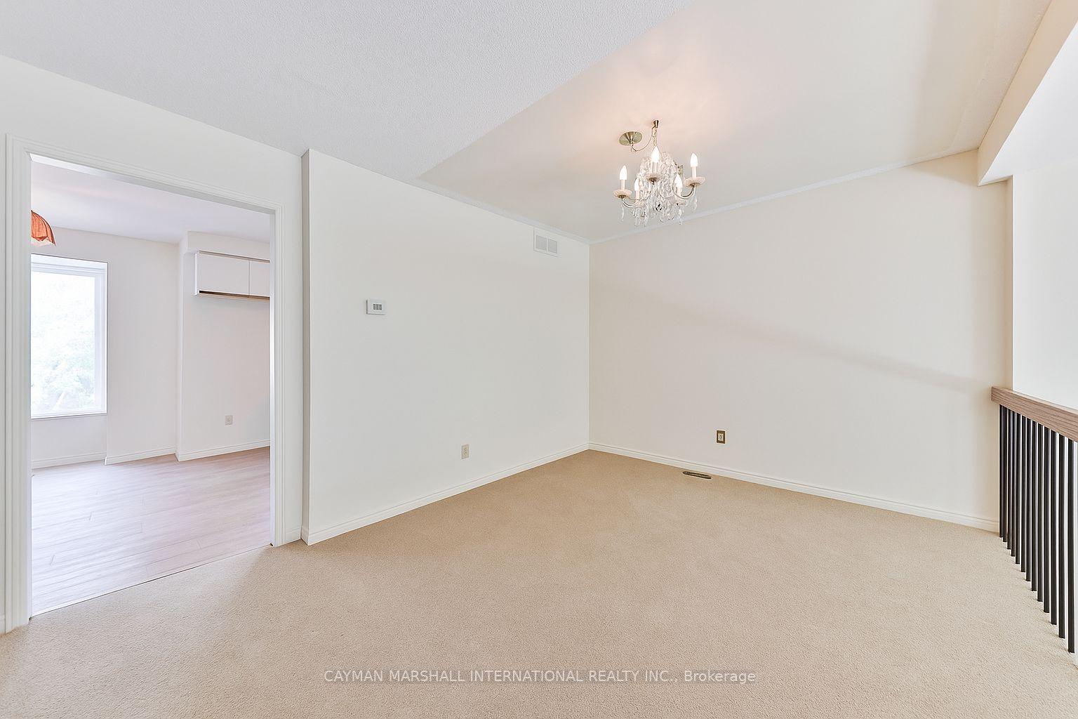 3 Bedrooms Condo at 1160 Walden, Mississauga For sale