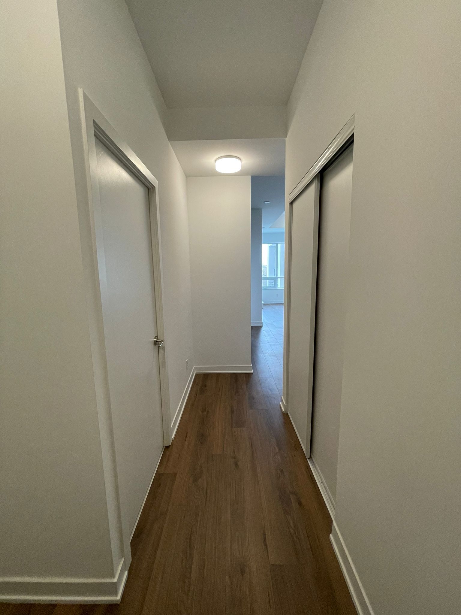 405 Dundas Street W 209