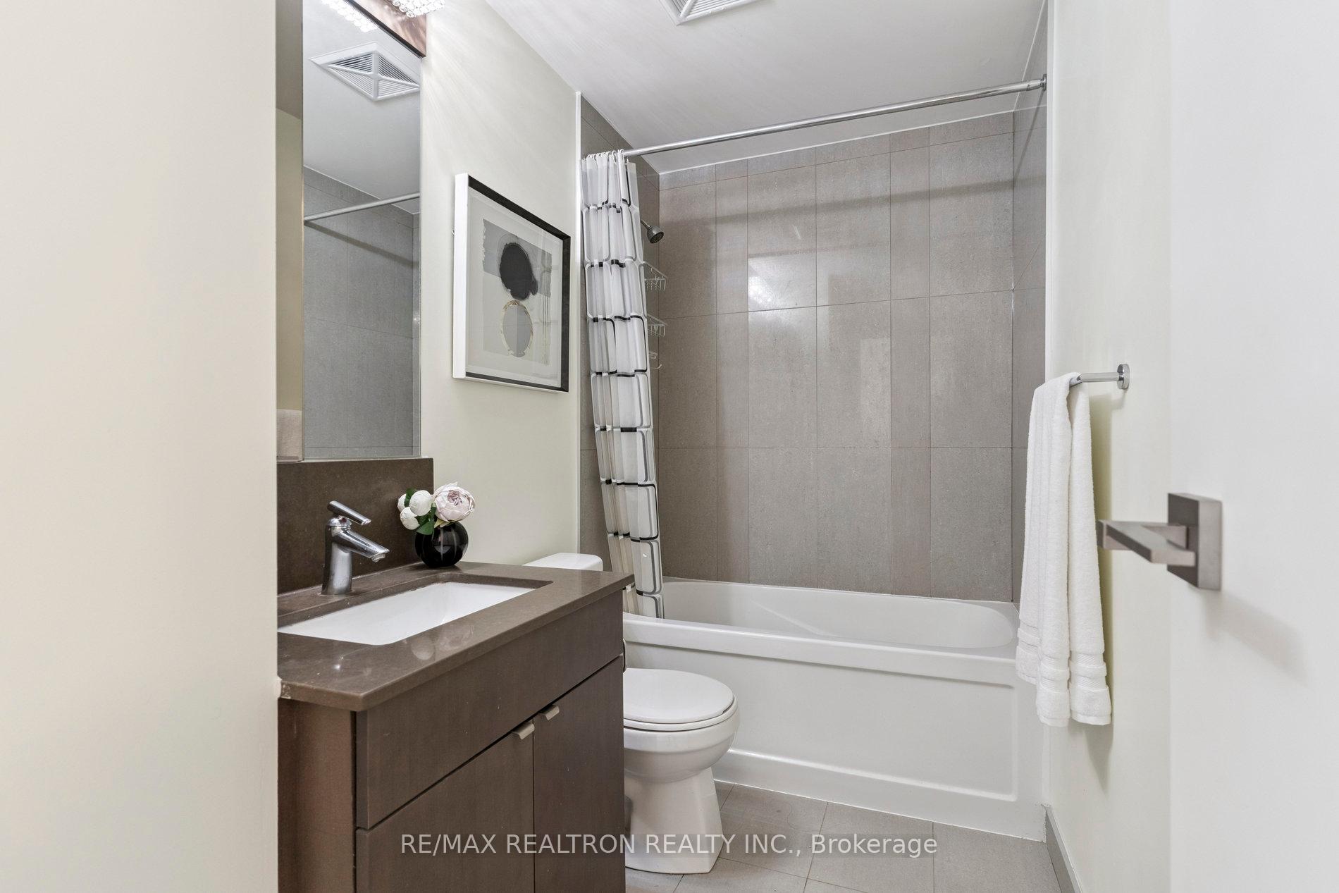 2 Bedrooms Condo at 89 Dunfield, Toronto For sale