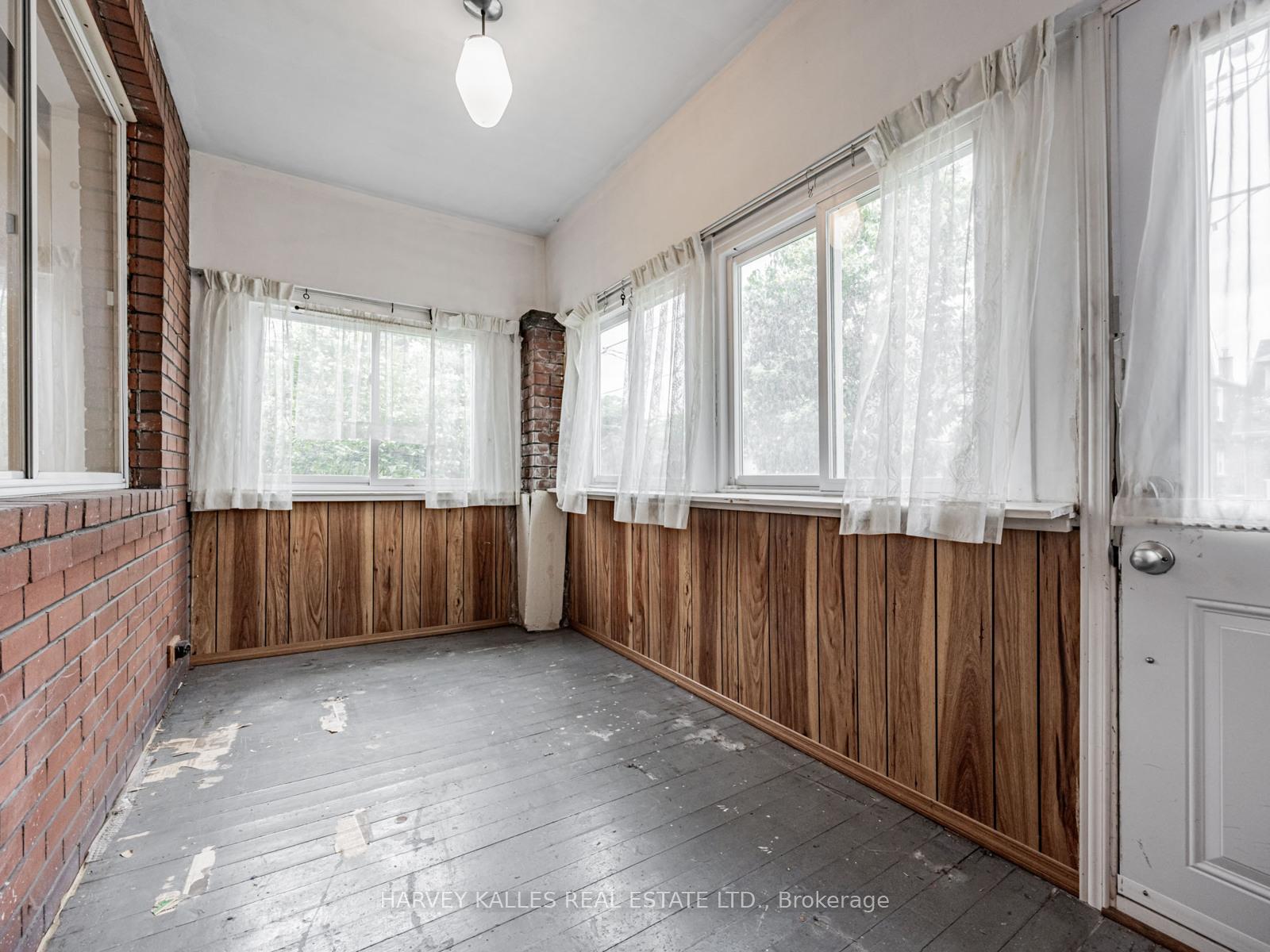 71 Mortimer Avenue