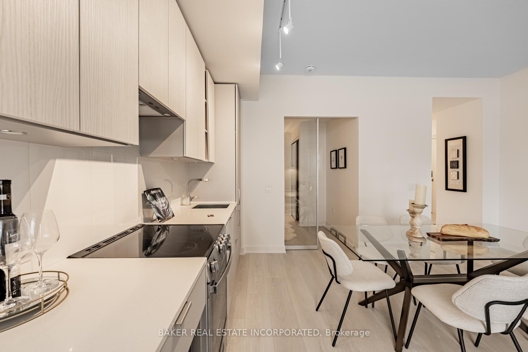 4 Bedrooms Condo at 3883 Quartz,  Mississauga For sale