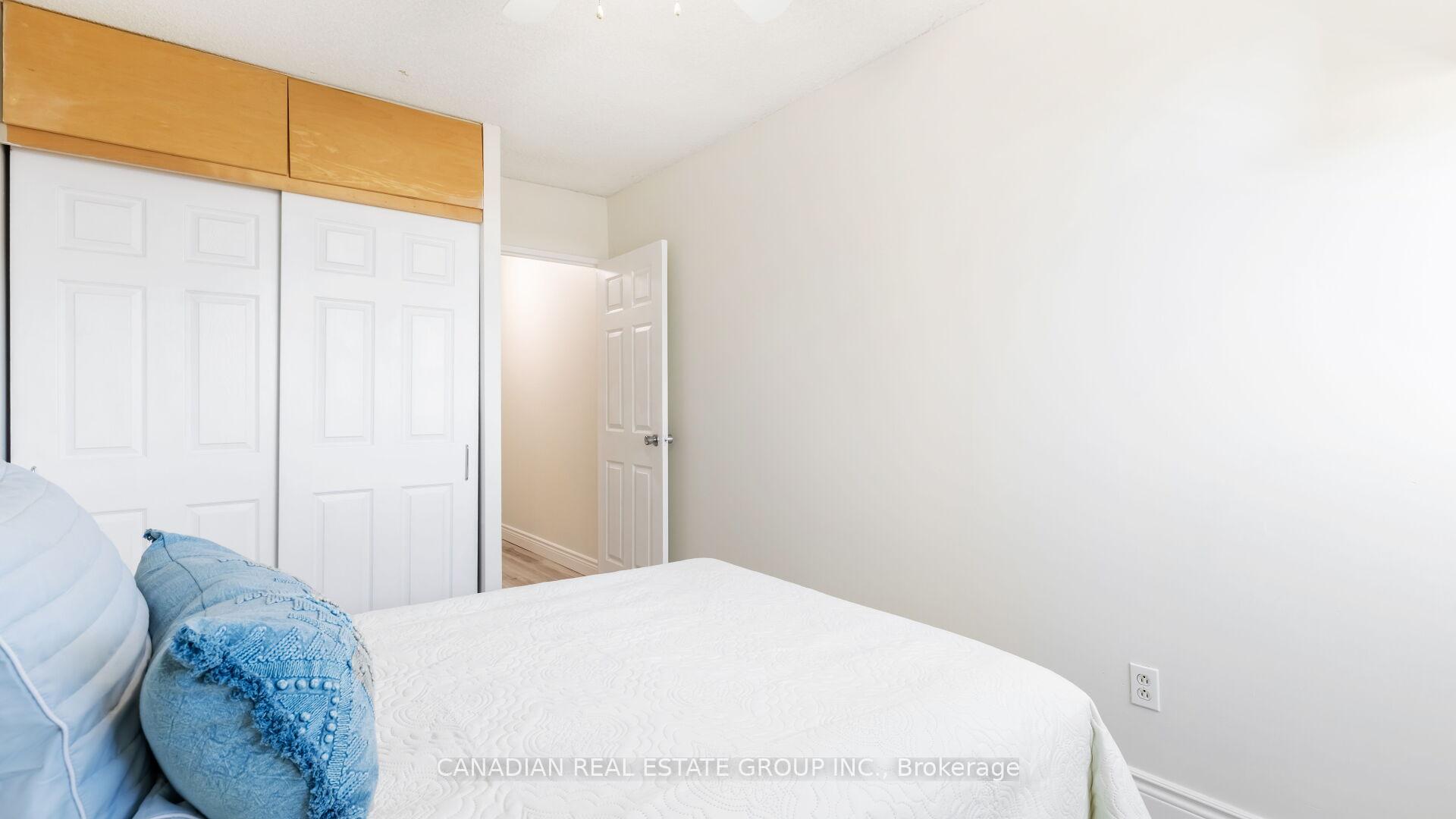 3 Bedrooms Condo at 20 Speers, Oakville For sale
