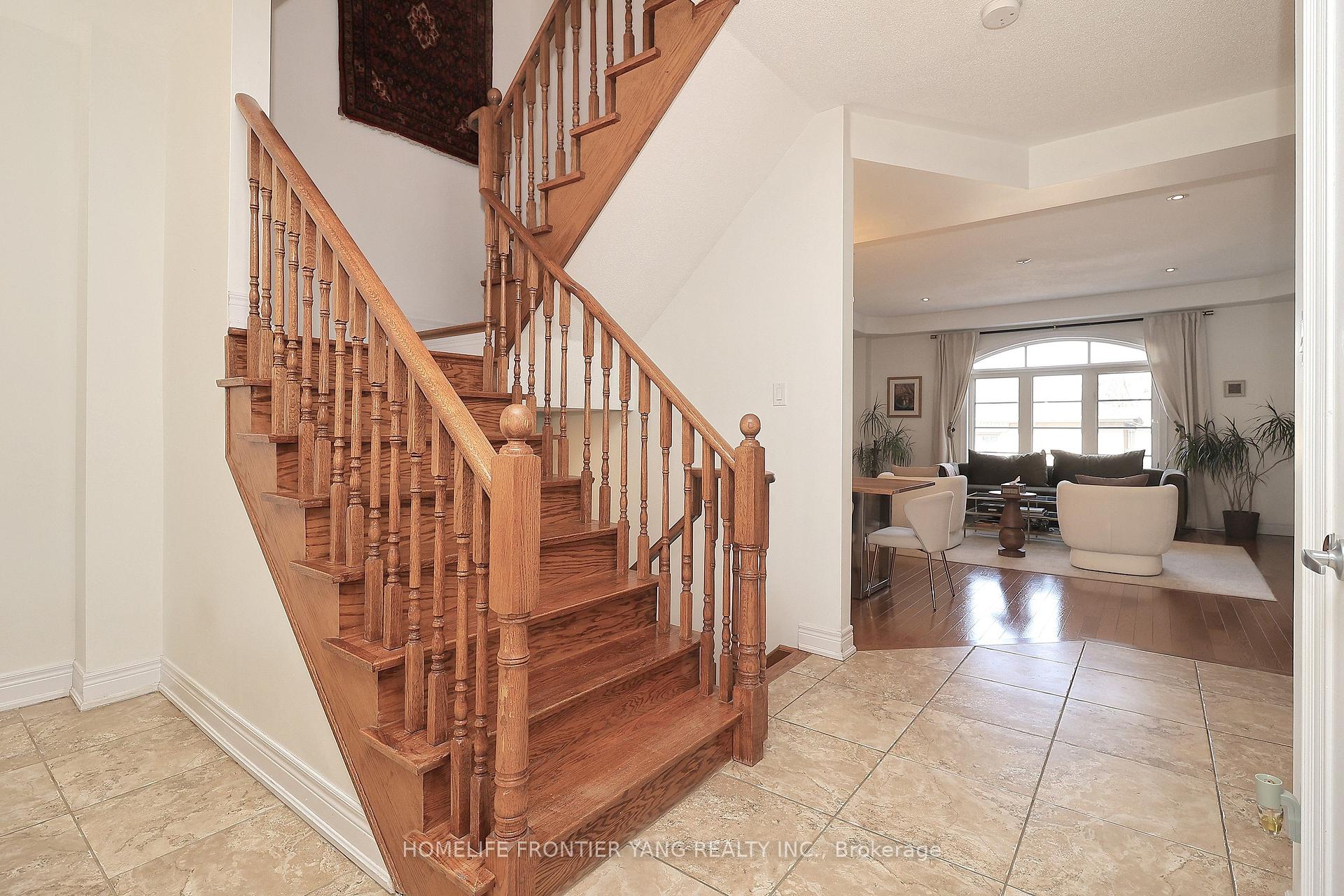 3 Bedrooms Condo at 581 Scarlett, Toronto For sale