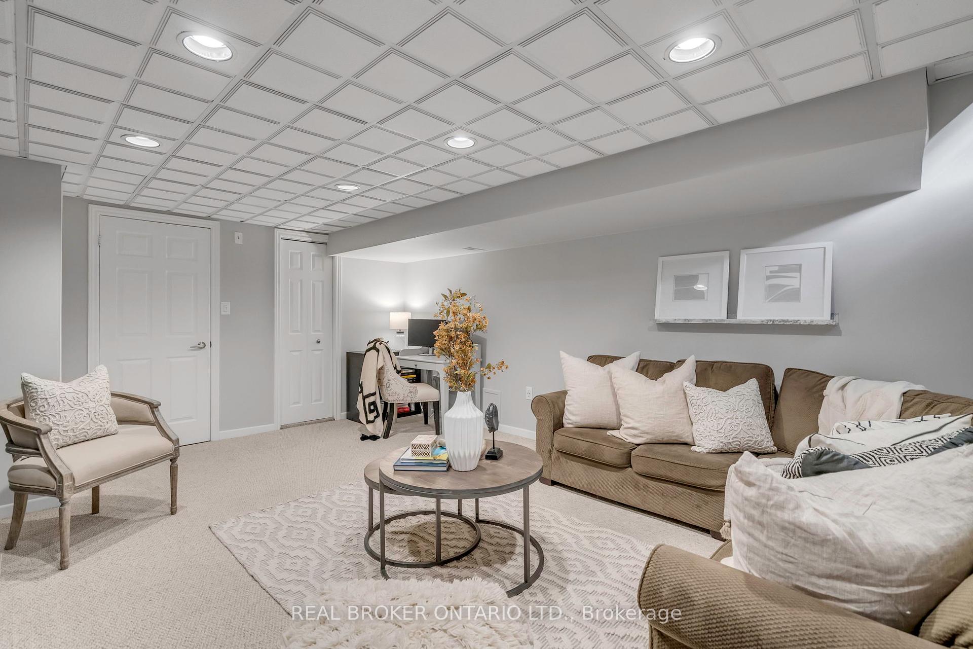 2 Bedrooms Condo at 2015 Cleaver, Burlington For sale