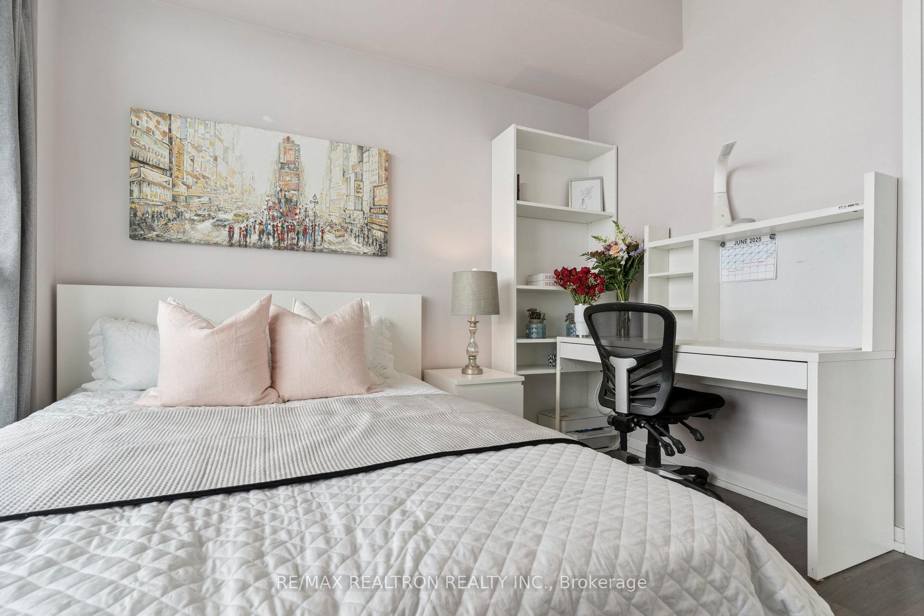 2 Bedrooms Condo at 89 Dunfield, Toronto For sale