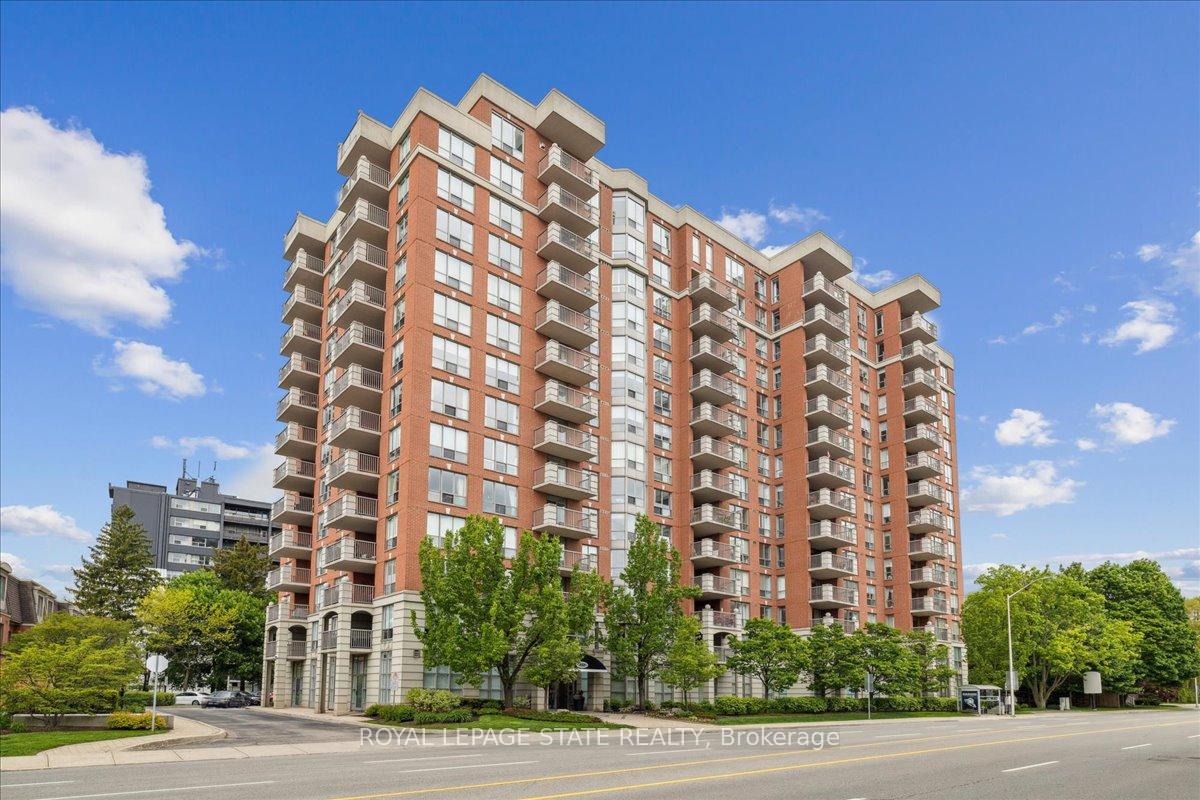 2 Bedrooms Condo at 442 Maple, Burlington For sale