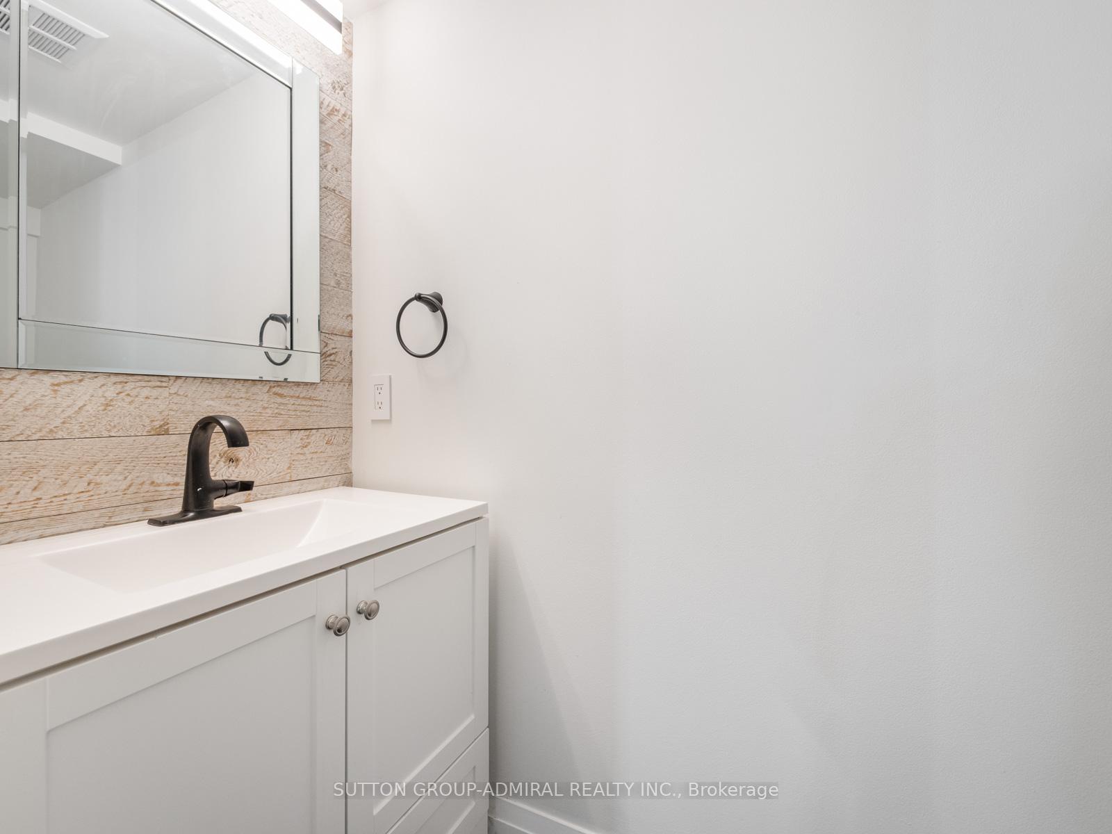 2 Bedrooms Condo at 5 Everson, Toronto For sale