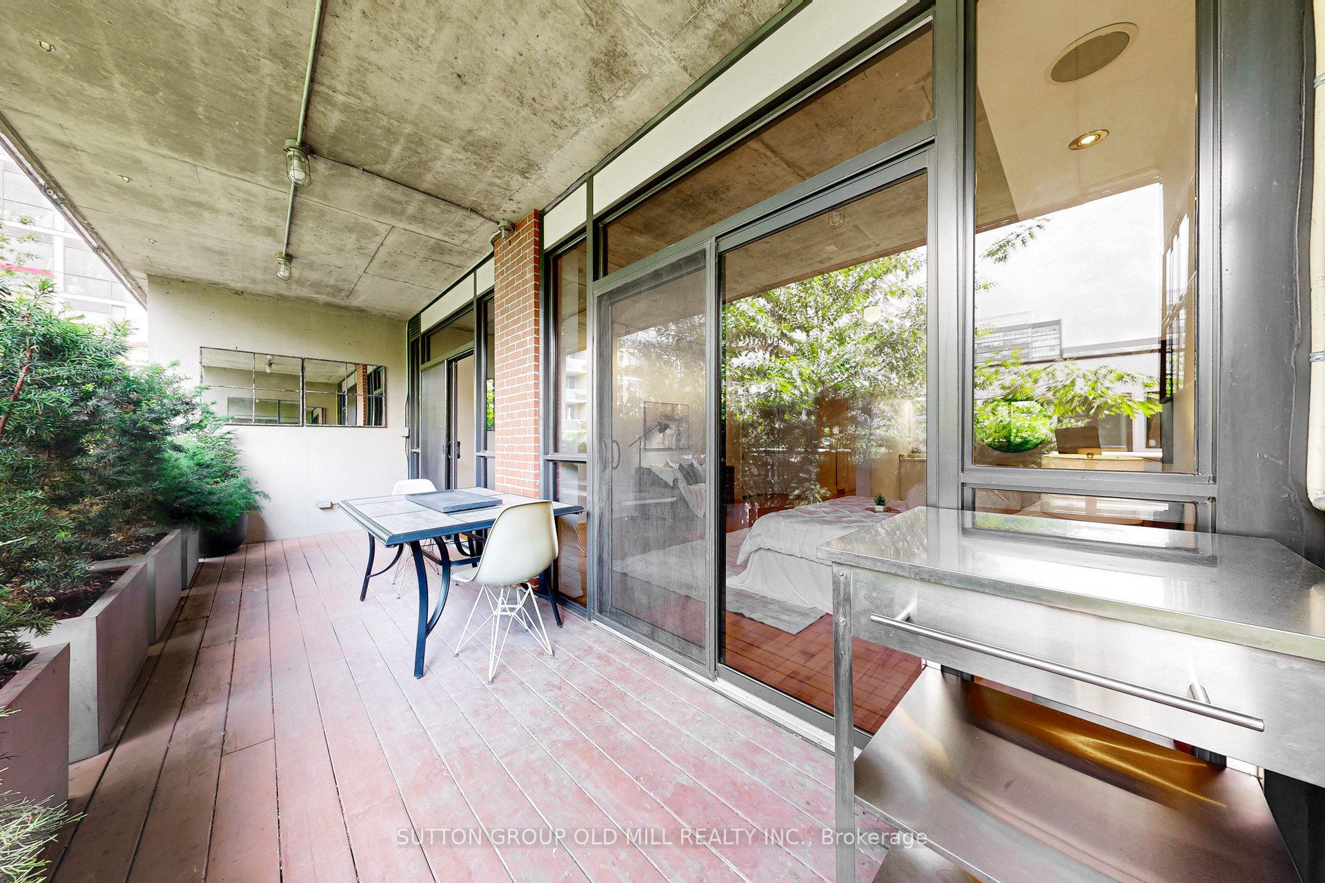 2 Bedrooms Condo at 62 Niagara, Toronto For sale