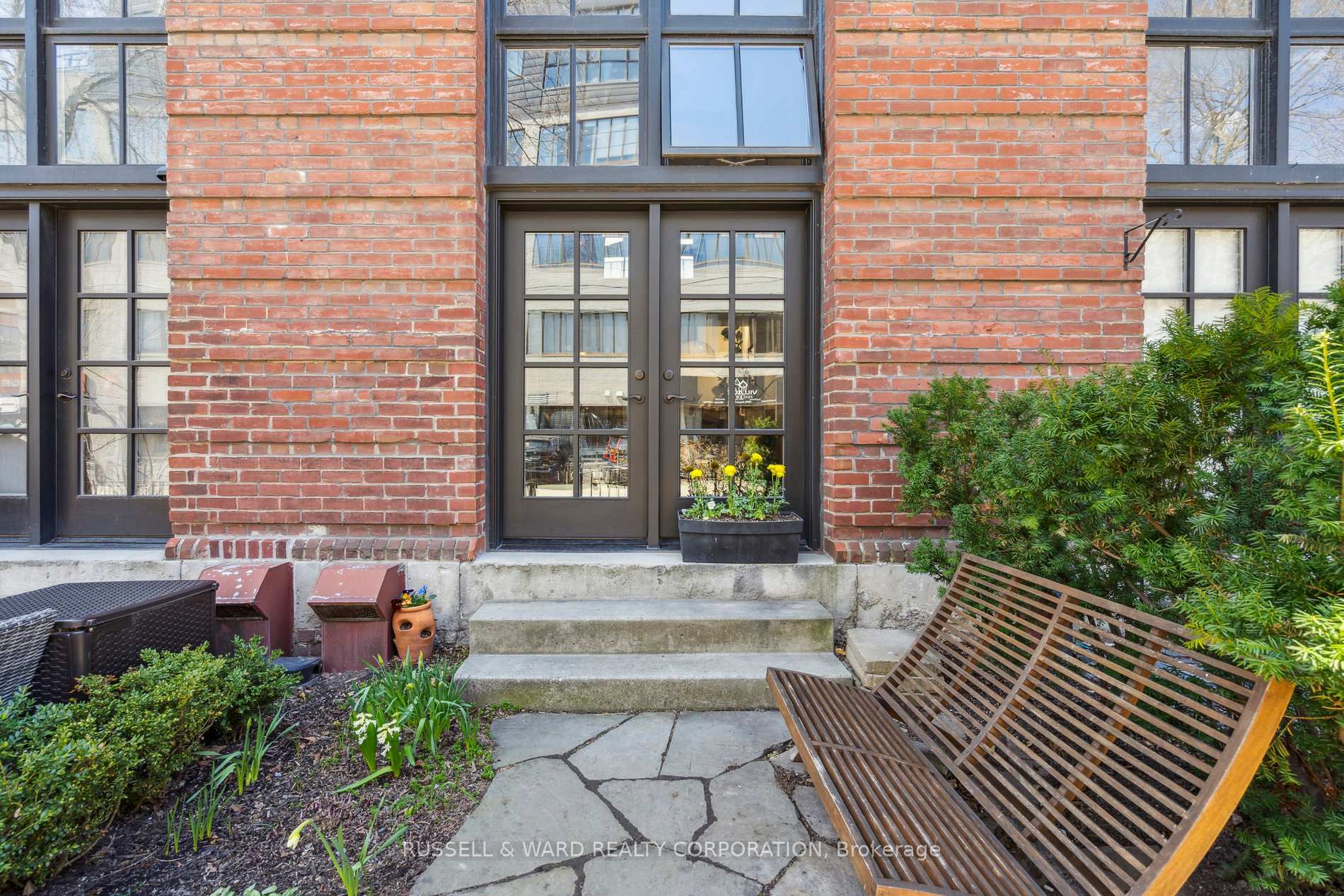 2 Bedrooms Condo at 394 Euclid,  Toronto For sale