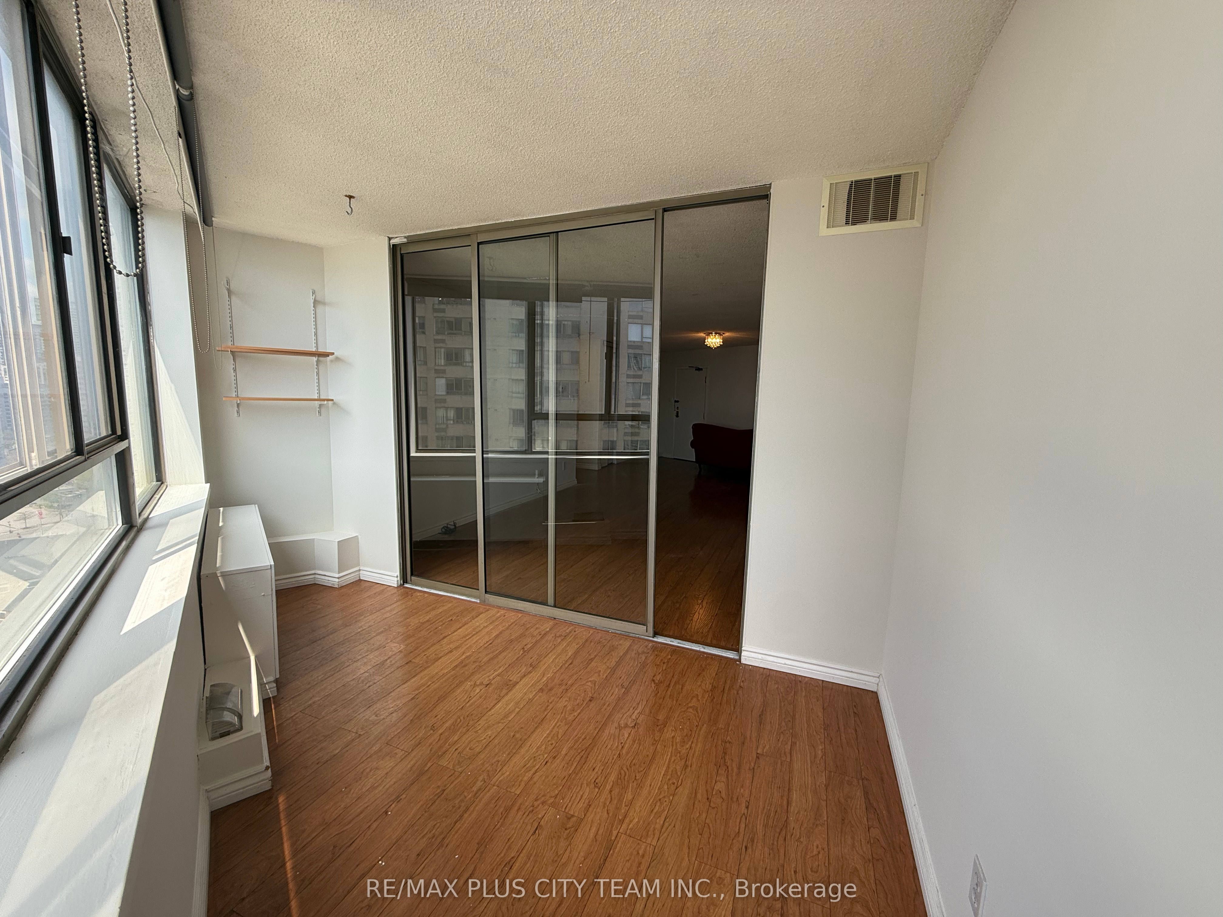 260 Queens Quay W, #2103