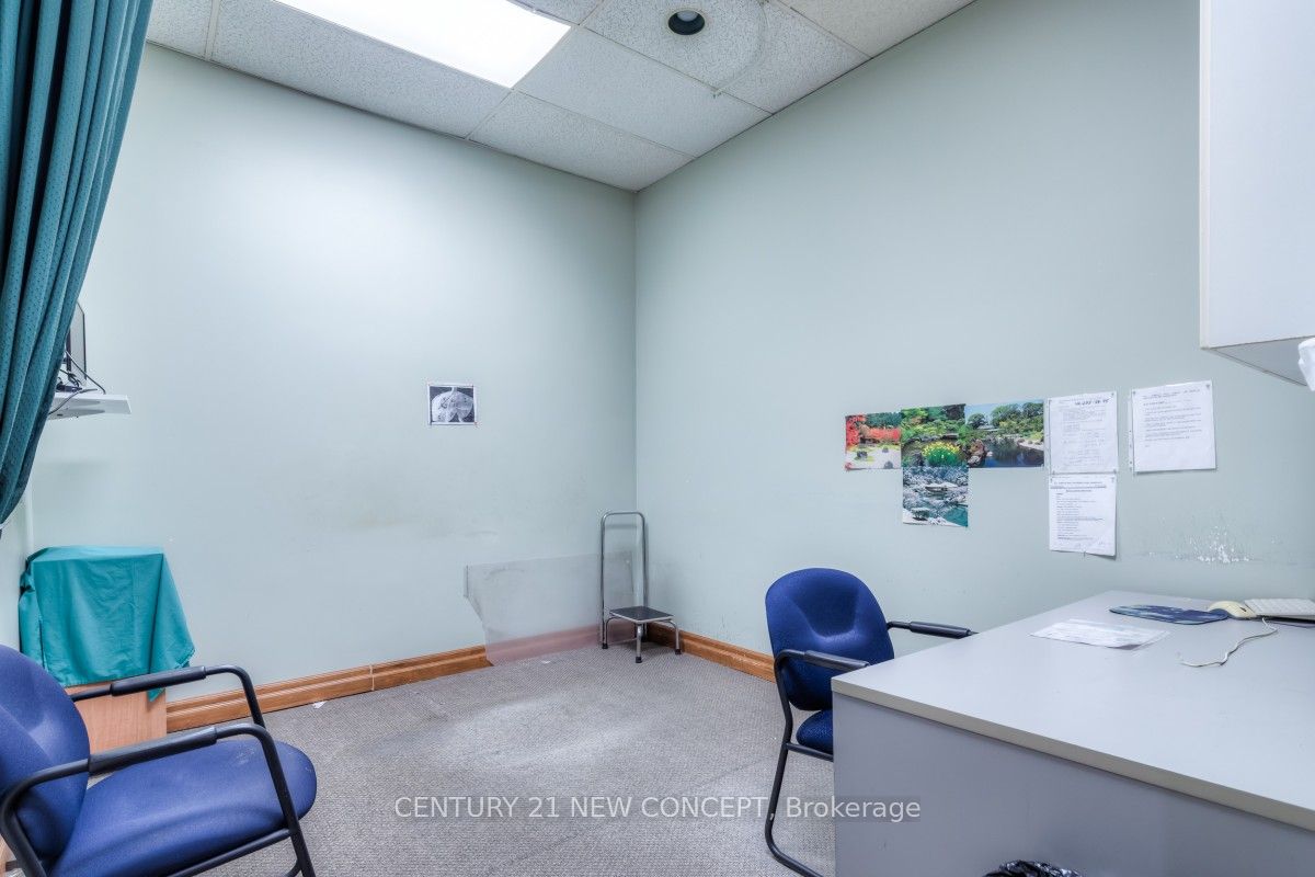 4250 Weston Road, #100 & Part of 101