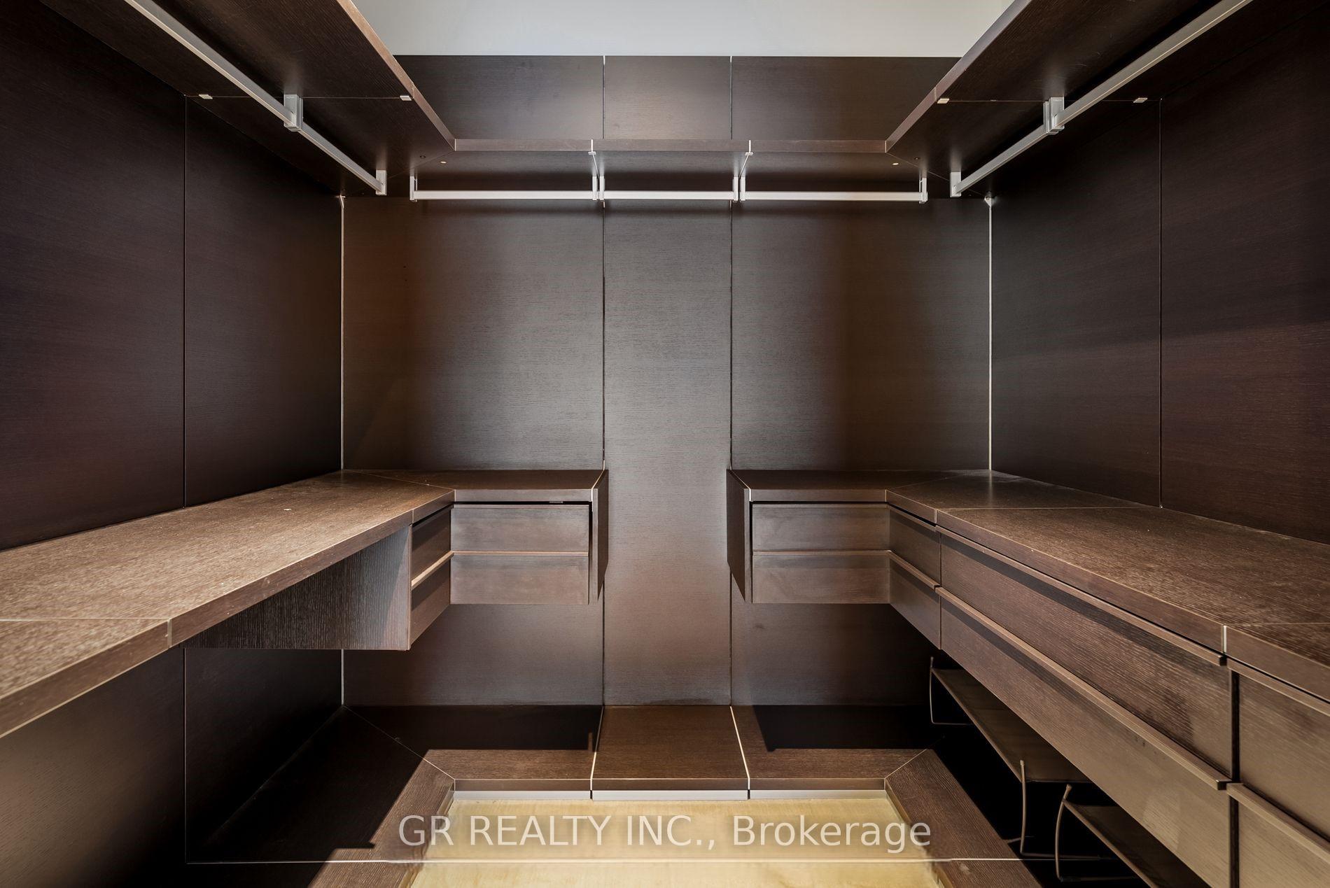 3 Bedrooms Condo at 180 University,  Toronto For sale