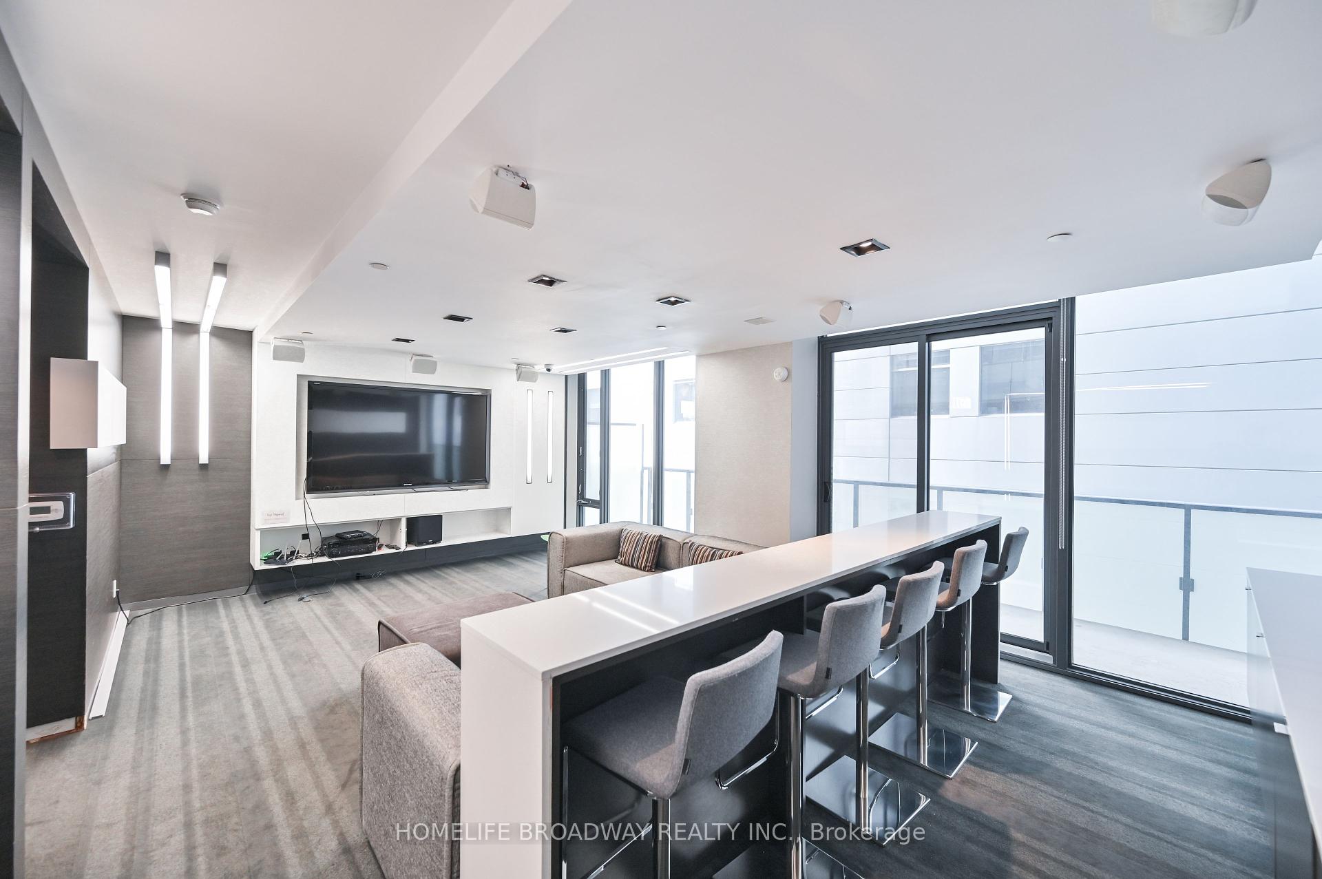 2 Bedrooms Condo at 101 Peter, Toronto For sale