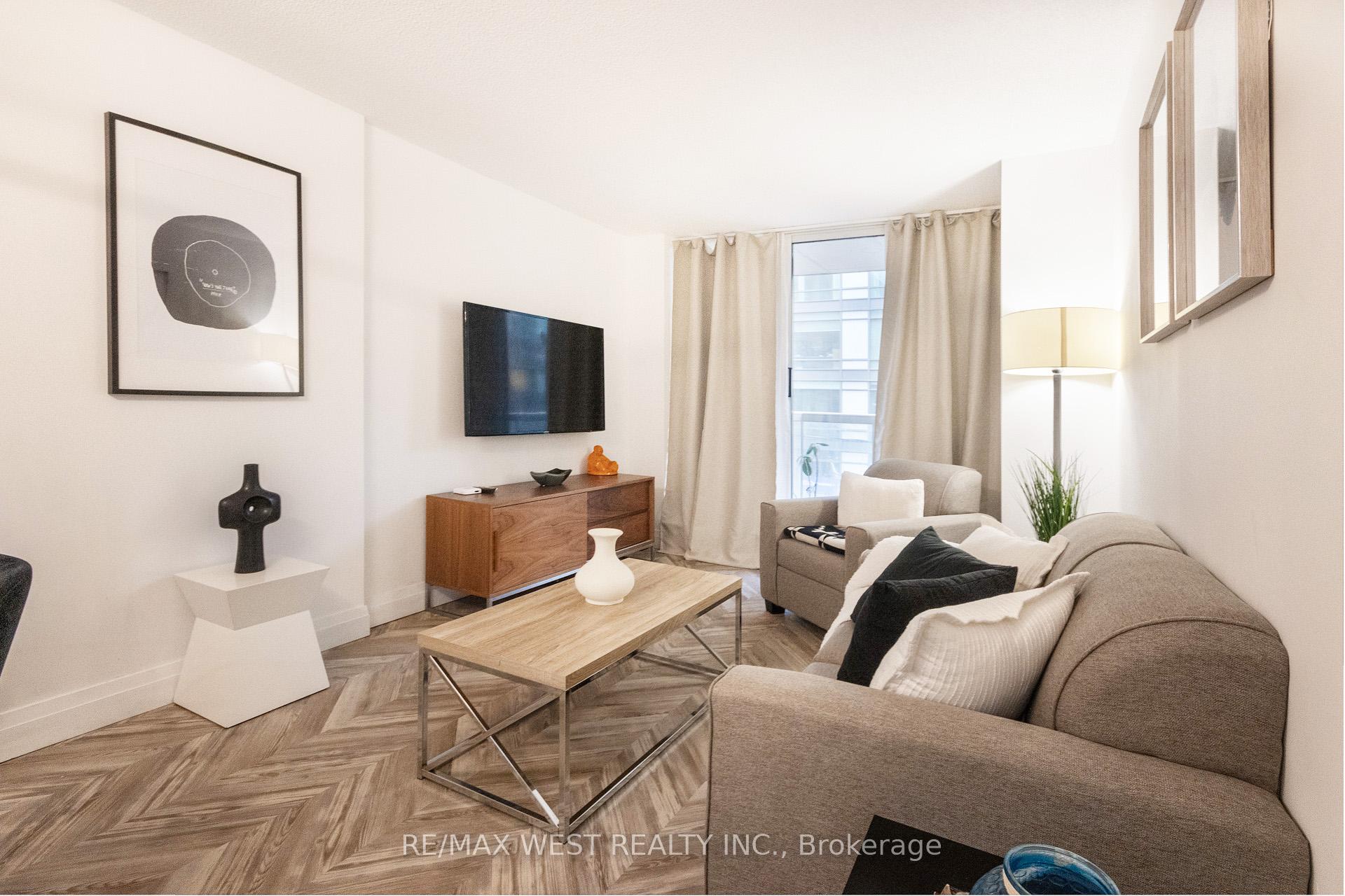 2 Bedrooms Condo at 330 Adelaide, Toronto For sale