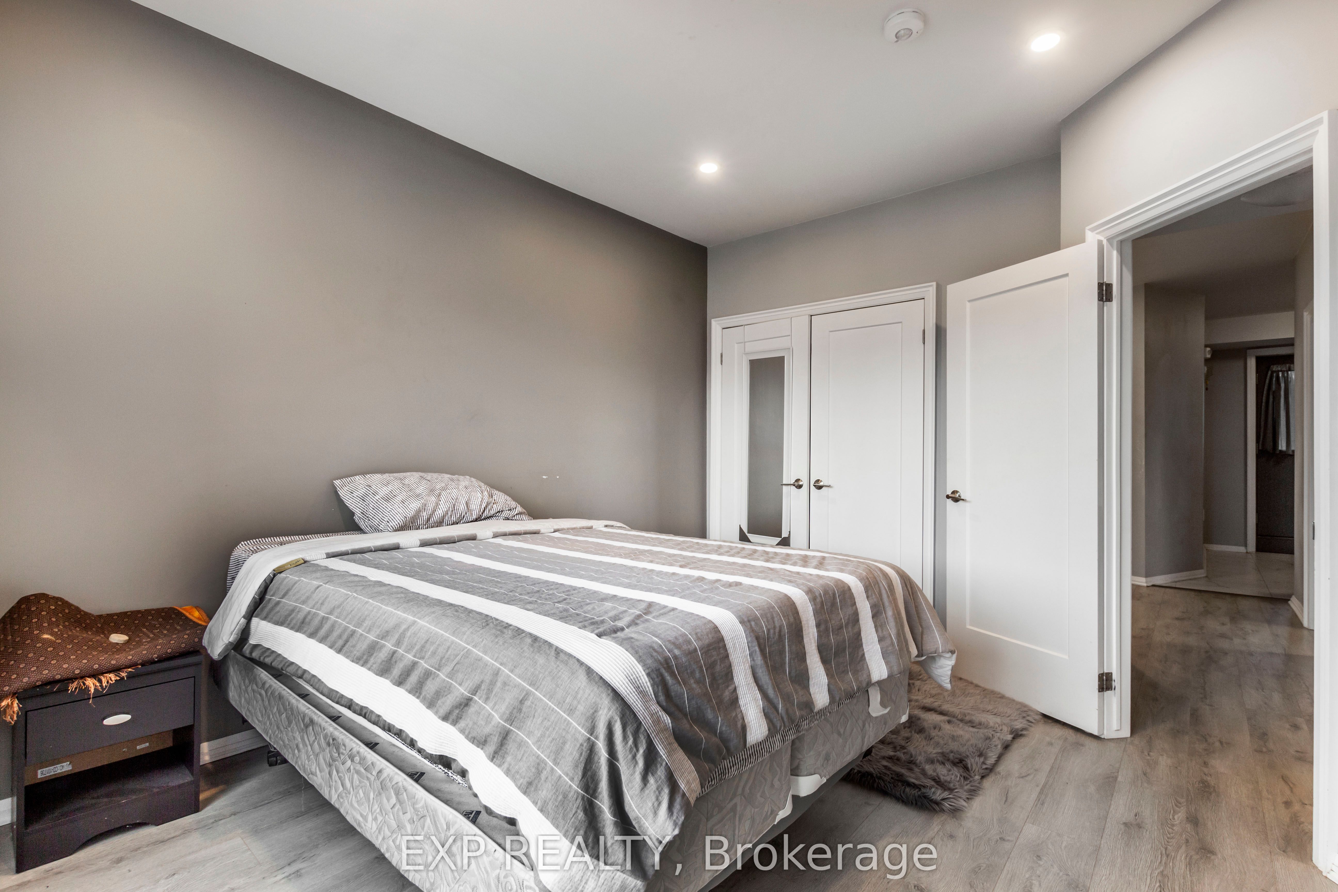 144 Wellington Street N, #2