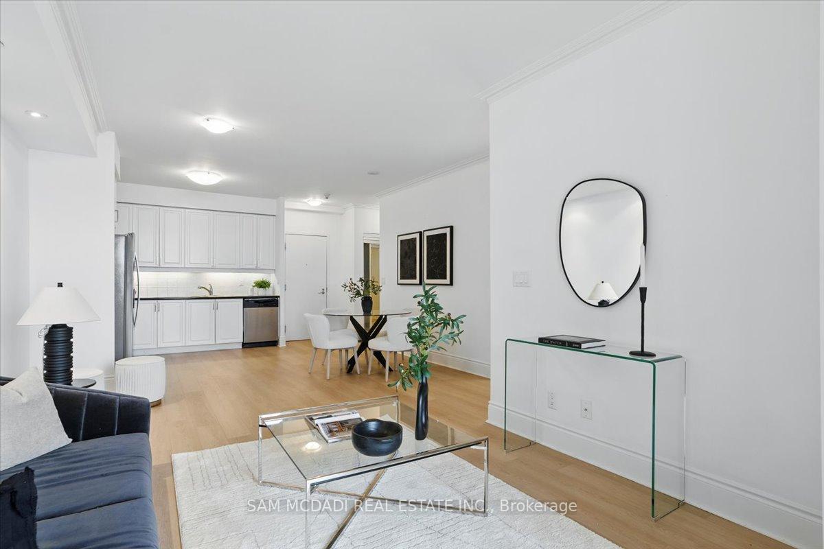 3 Bedrooms Condo at 3888 Duke Of York, Mississauga For sale