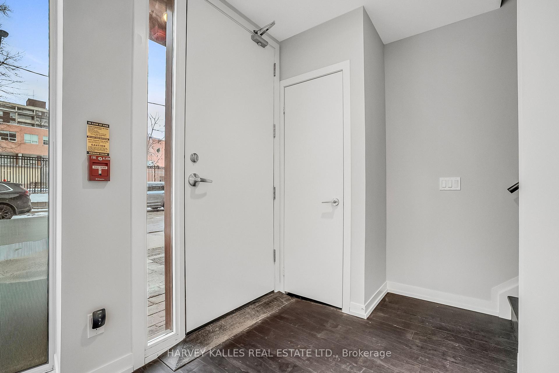 4 Bedrooms Condo at 85 Wood, Toronto For sale