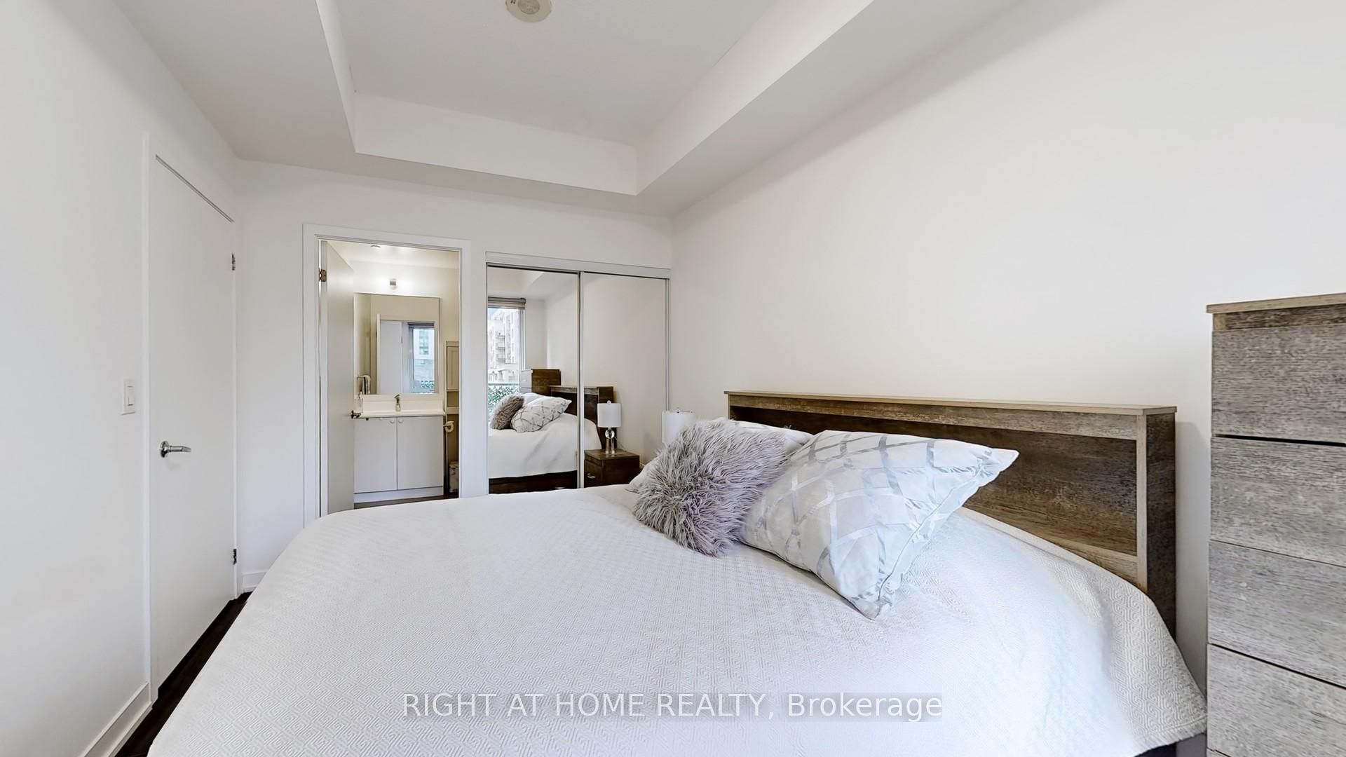 2 Bedrooms Condo at 18 Rean,  Toronto For sale
