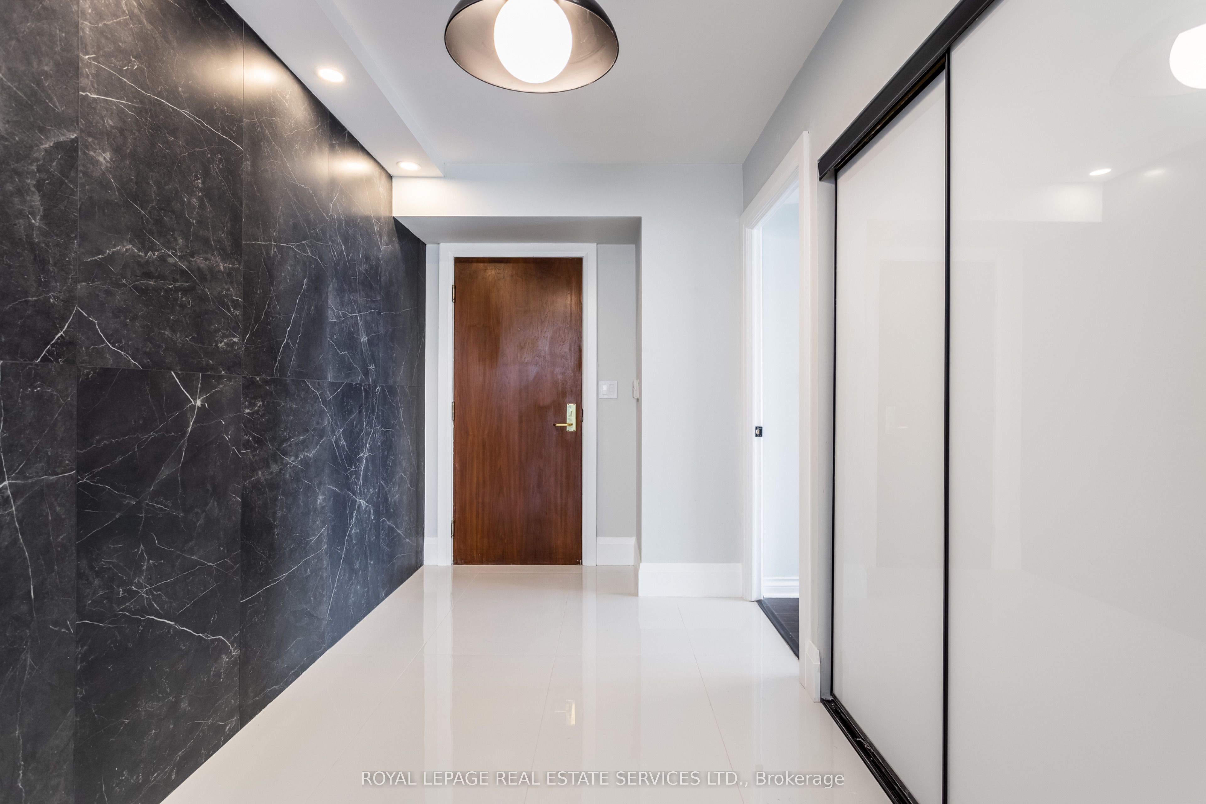 1 Palace Pier Court, #1806